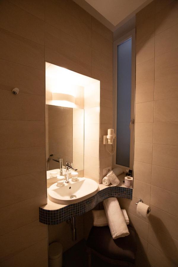 Superior Double Room-Via del Corso balcony