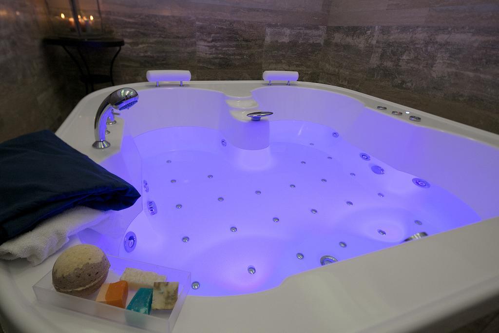 Suite Spa Bath