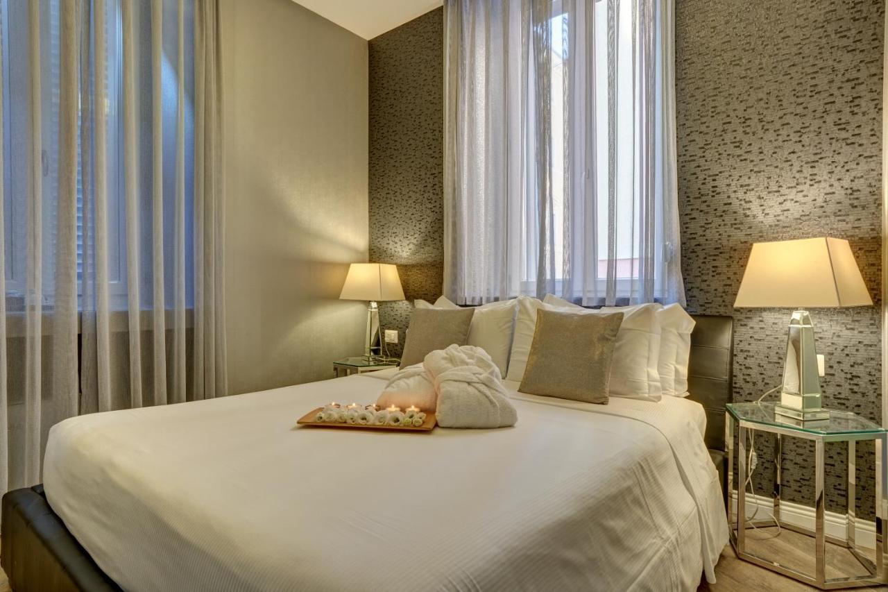 Standard Double Room-Via del Corso 32