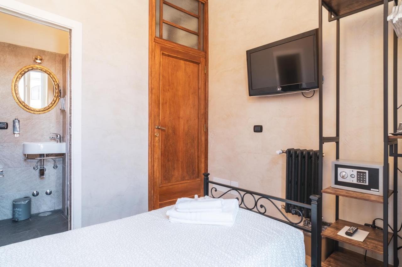 Single Room Balcony