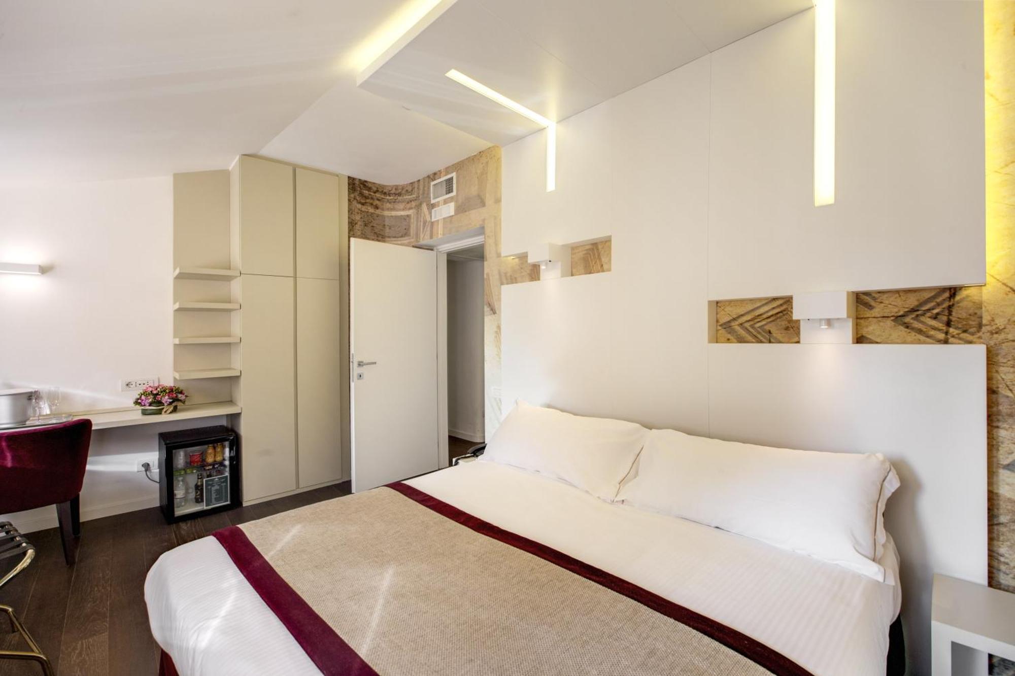 Double or Twin Room Pantheon View