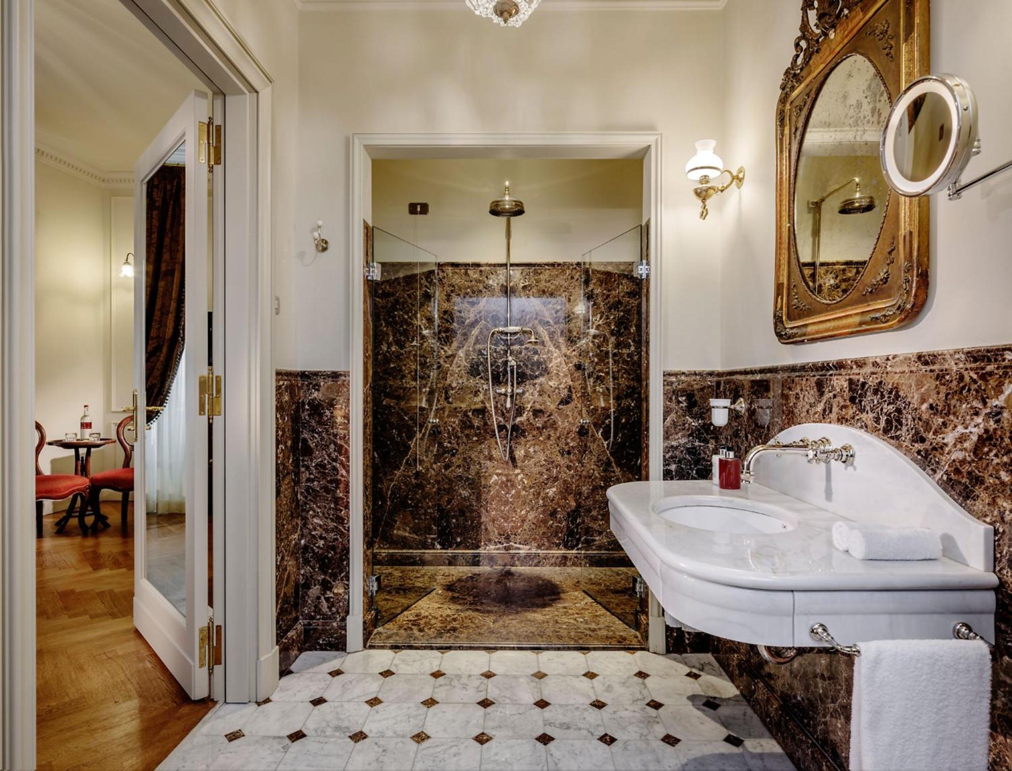 Deluxe Double or Twin Room,1216122994:JPEG