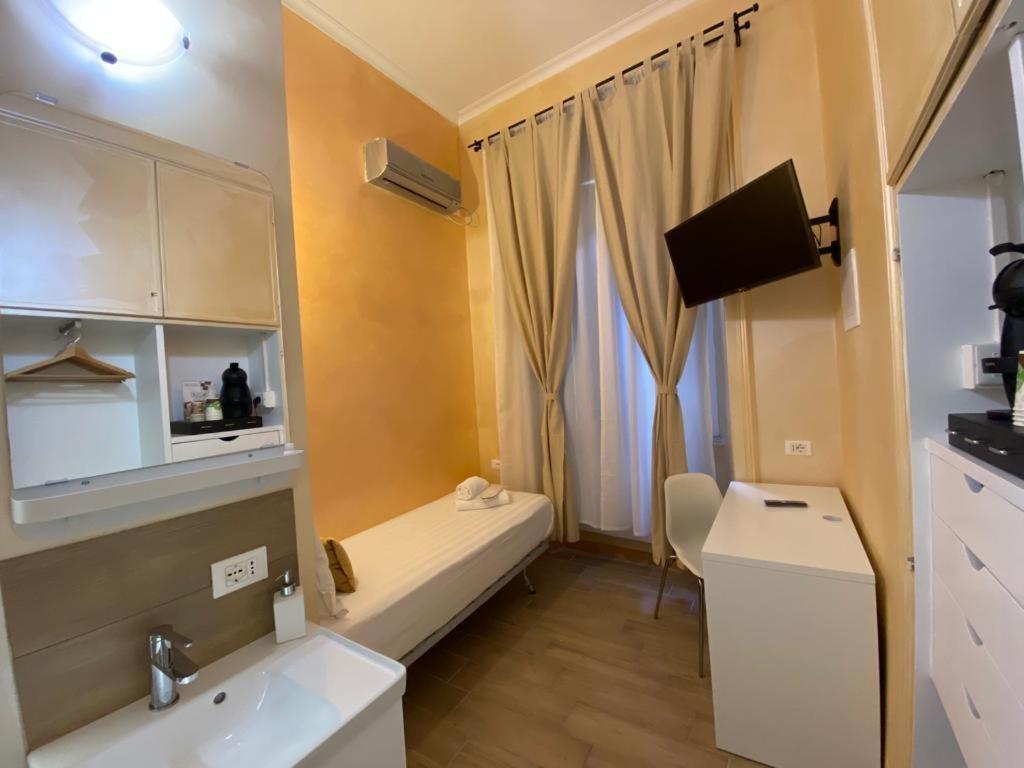 Single Room Private Bathroom