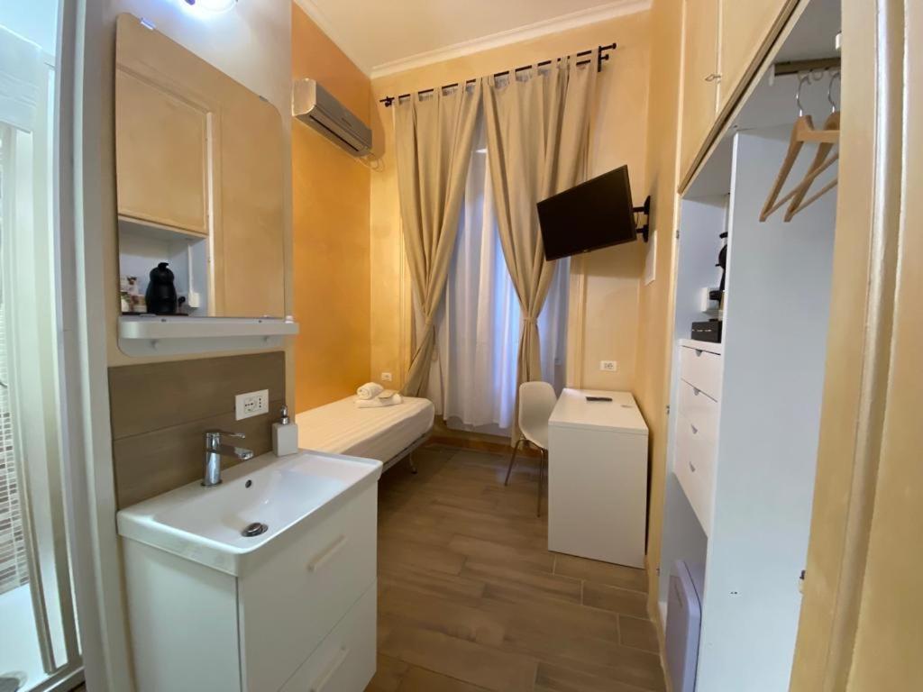 Single Room Private Bathroom