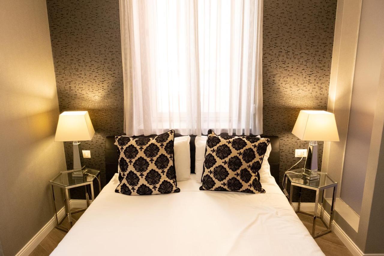 Standard Double Room-Via del Corso 32