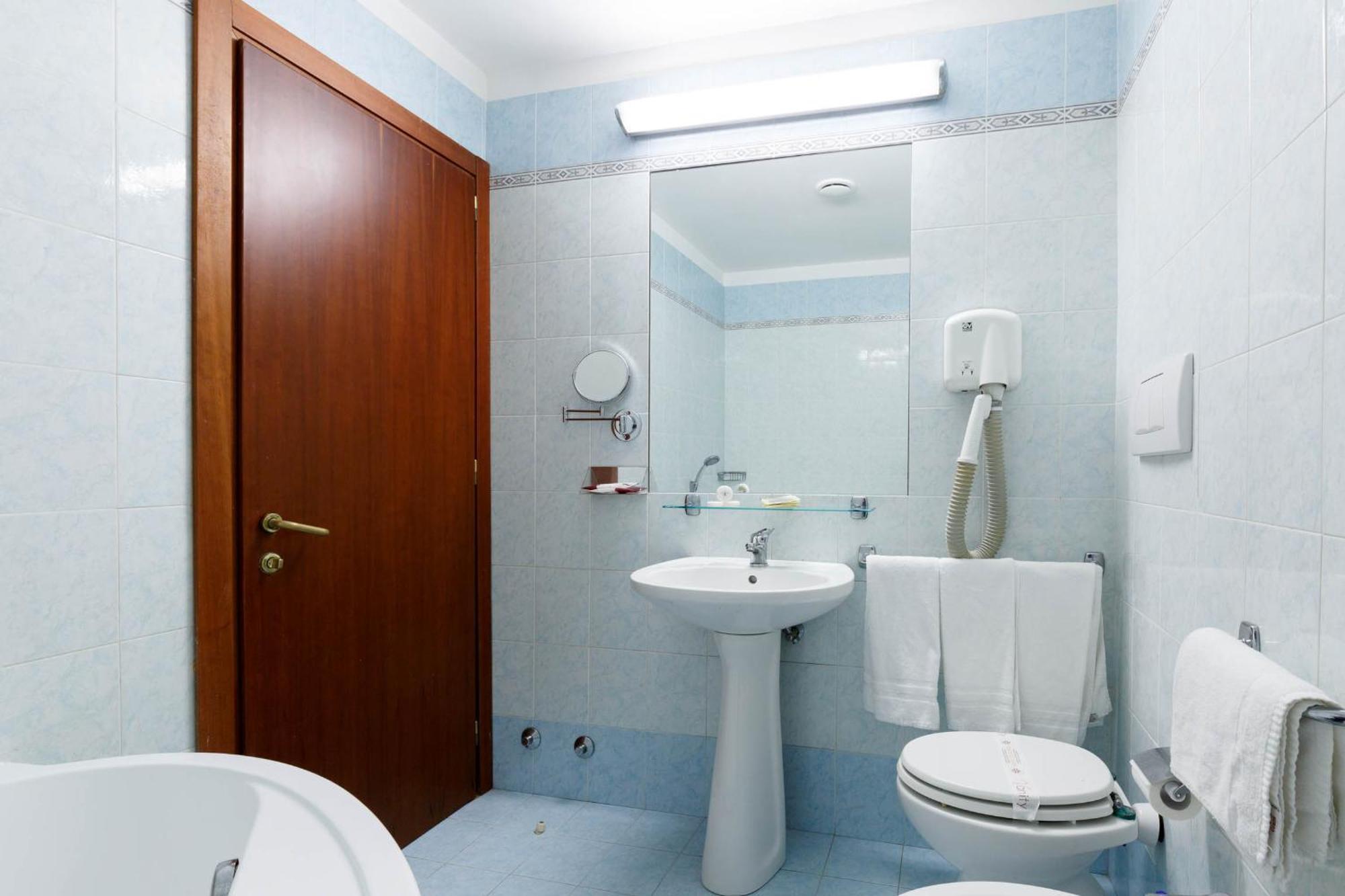Comfort Triple Room