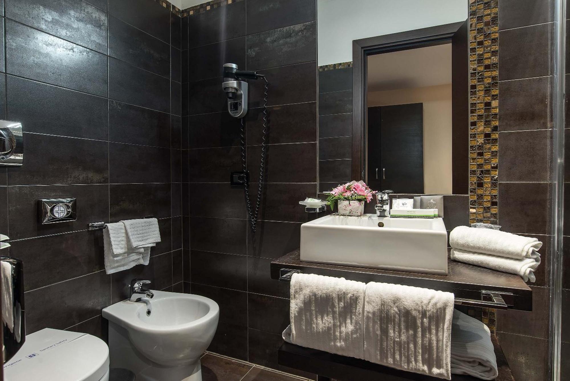Large Double or Twin Room