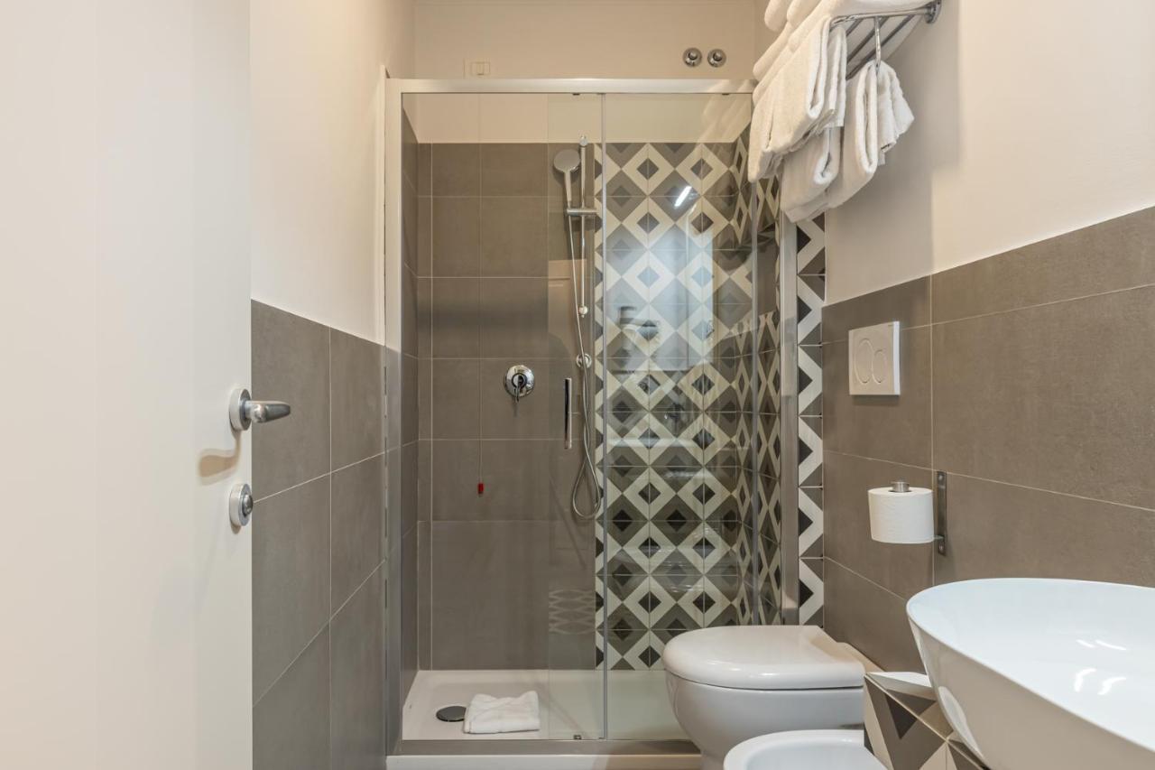 Quintuple Room