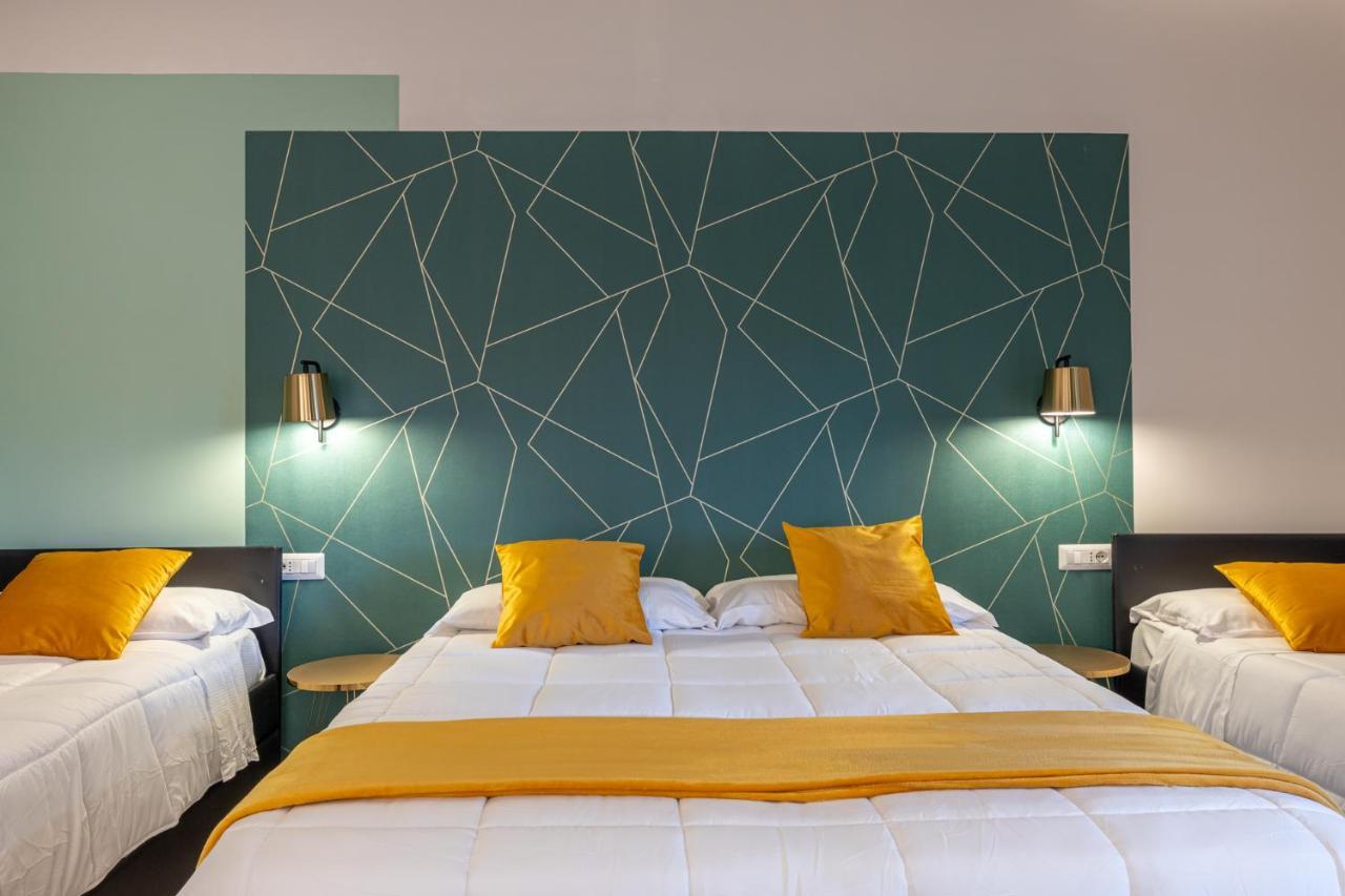 Quintuple Room