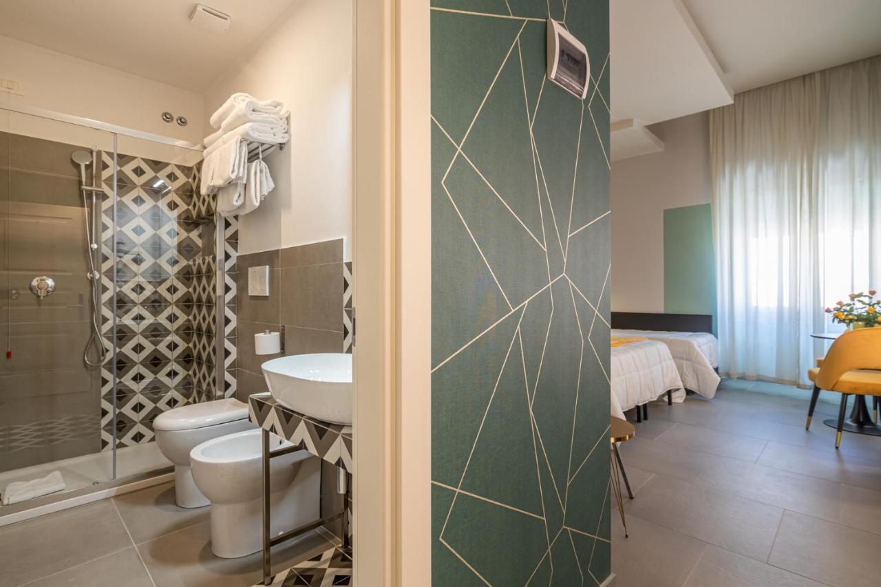 Quintuple Room