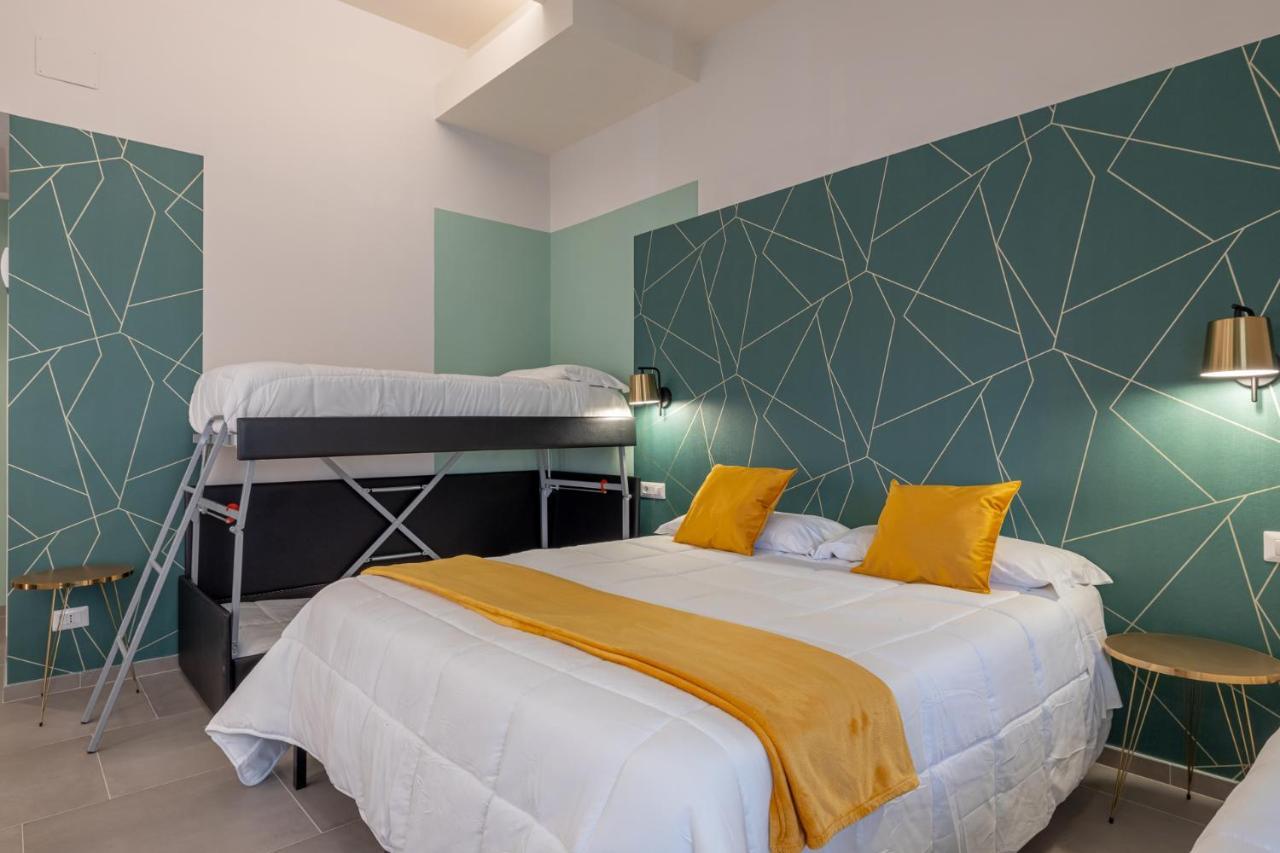 Quintuple Room