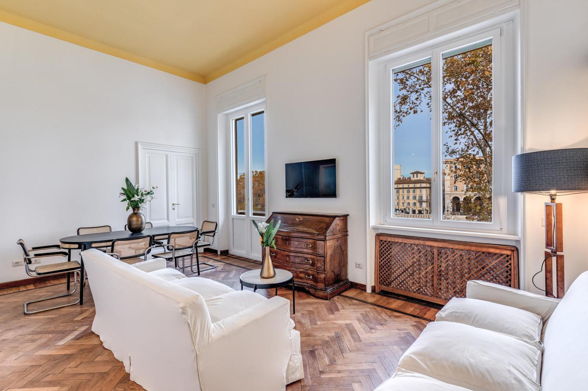 Three-Bedroom Apartment Separate Building Address Lungotevere Raffaello Sanzio n1