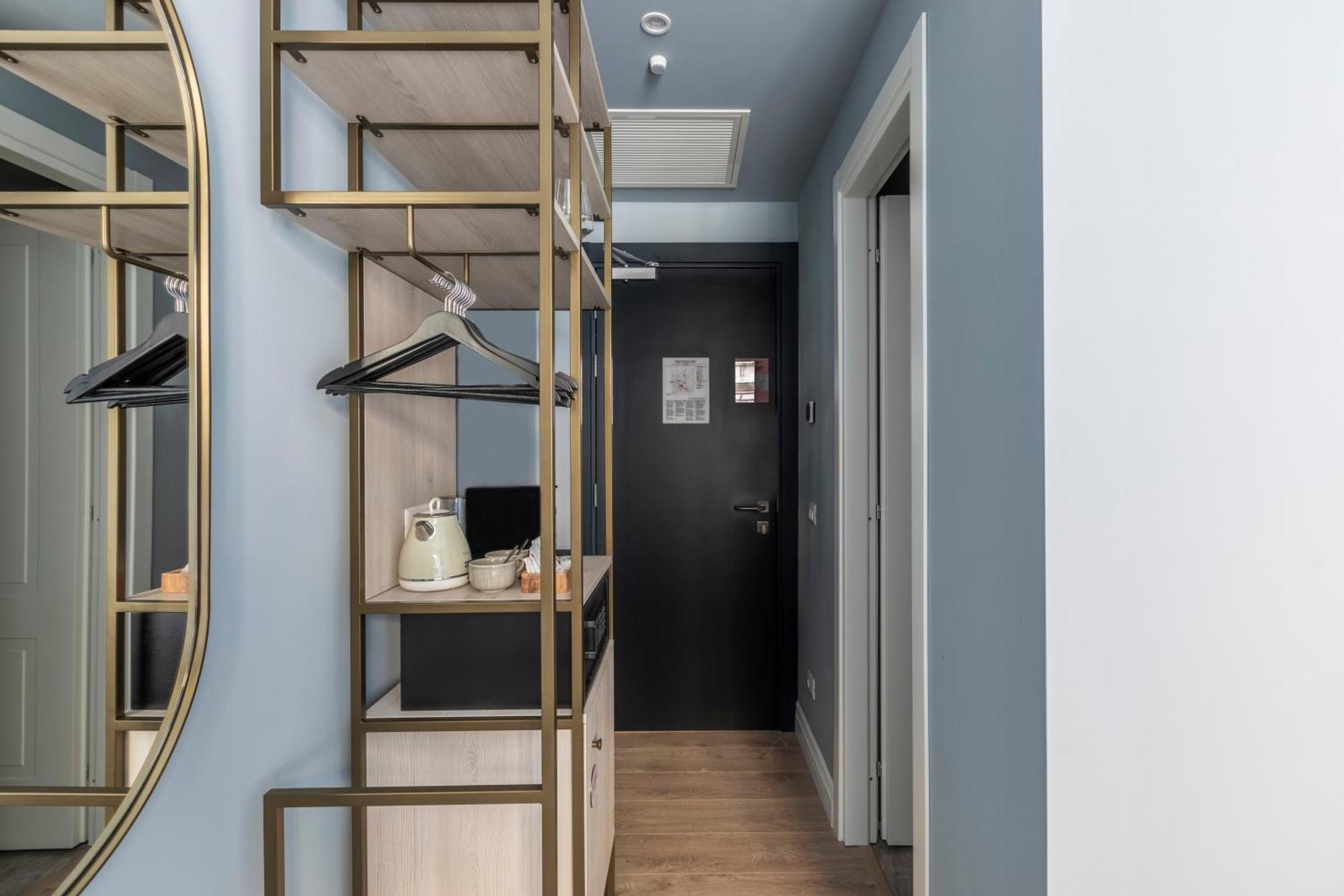 Medium Room