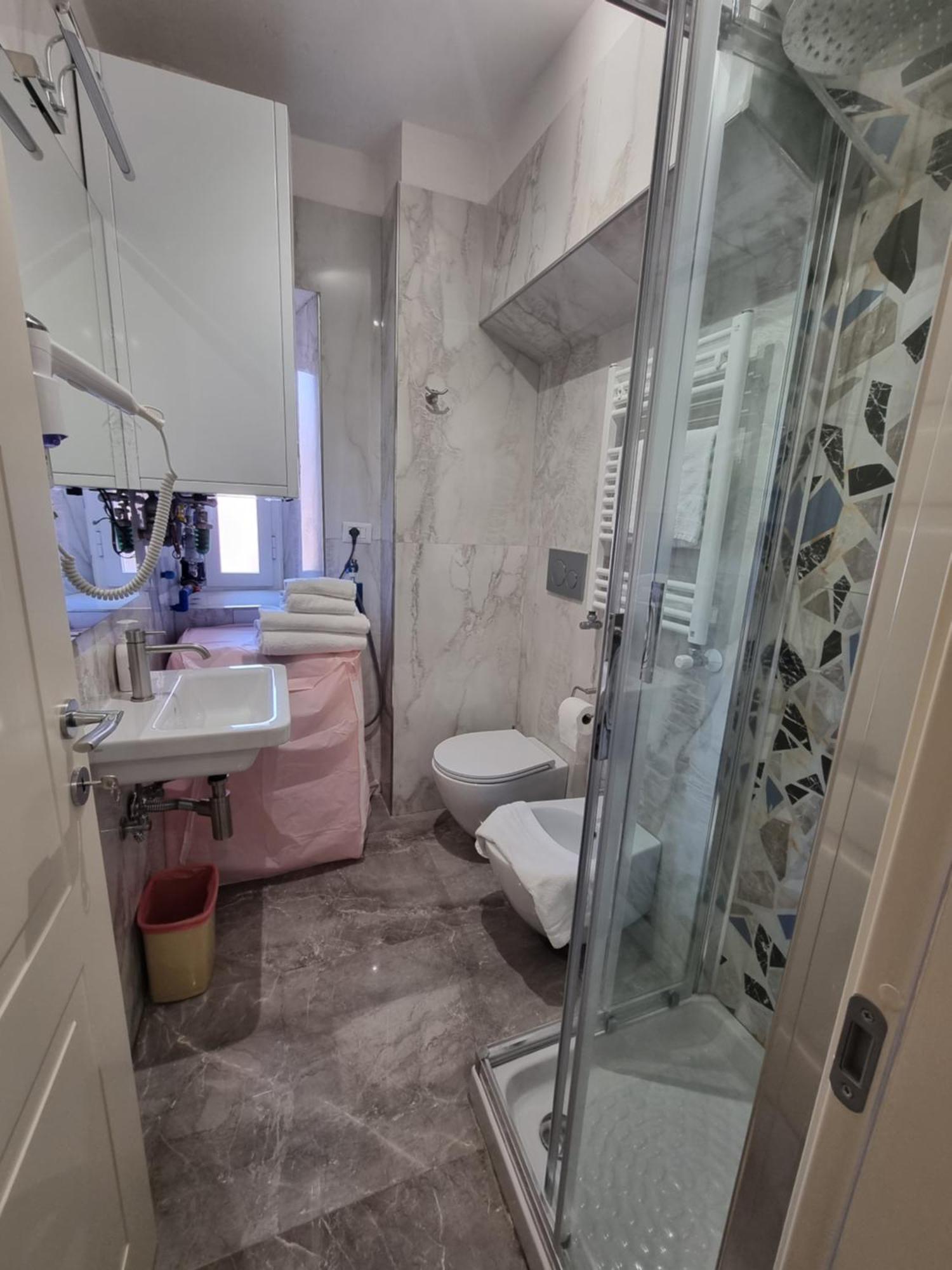Twin Room Private External Bathroom