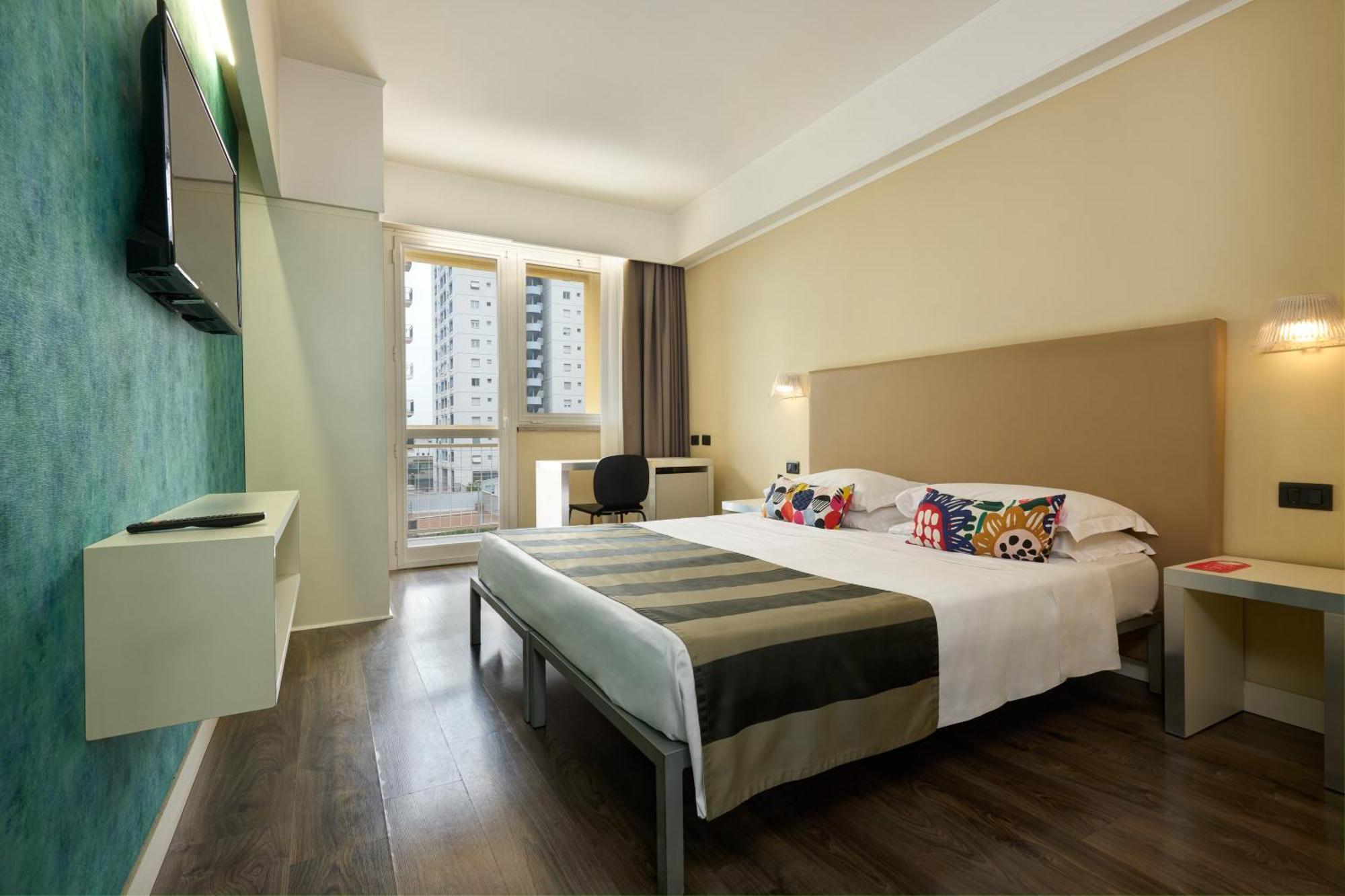Standard Queen Room