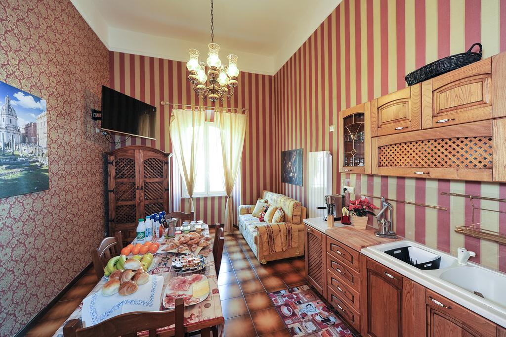 Quadruple Room with Private External Bathroom