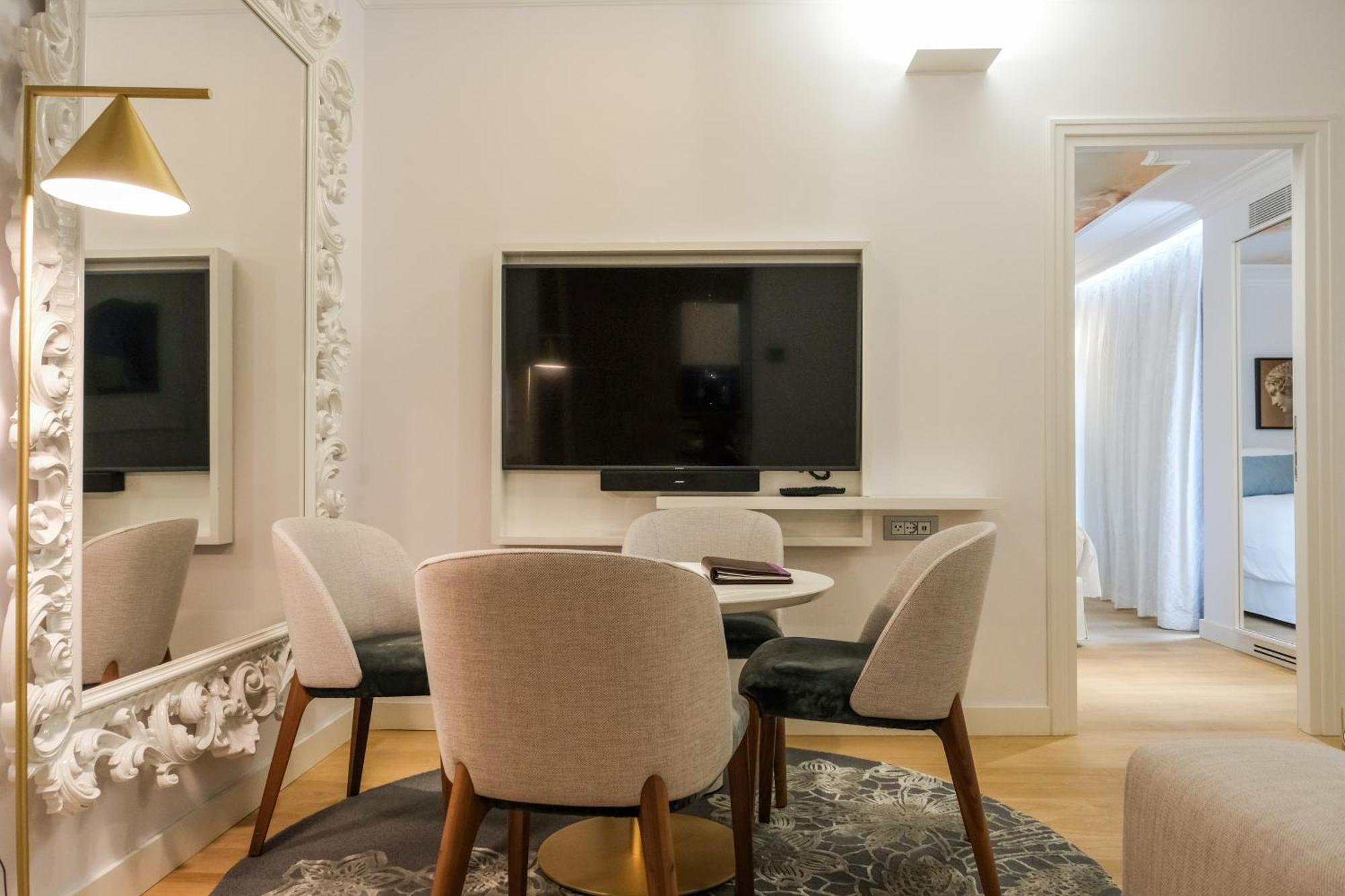 Deluxe King Suite