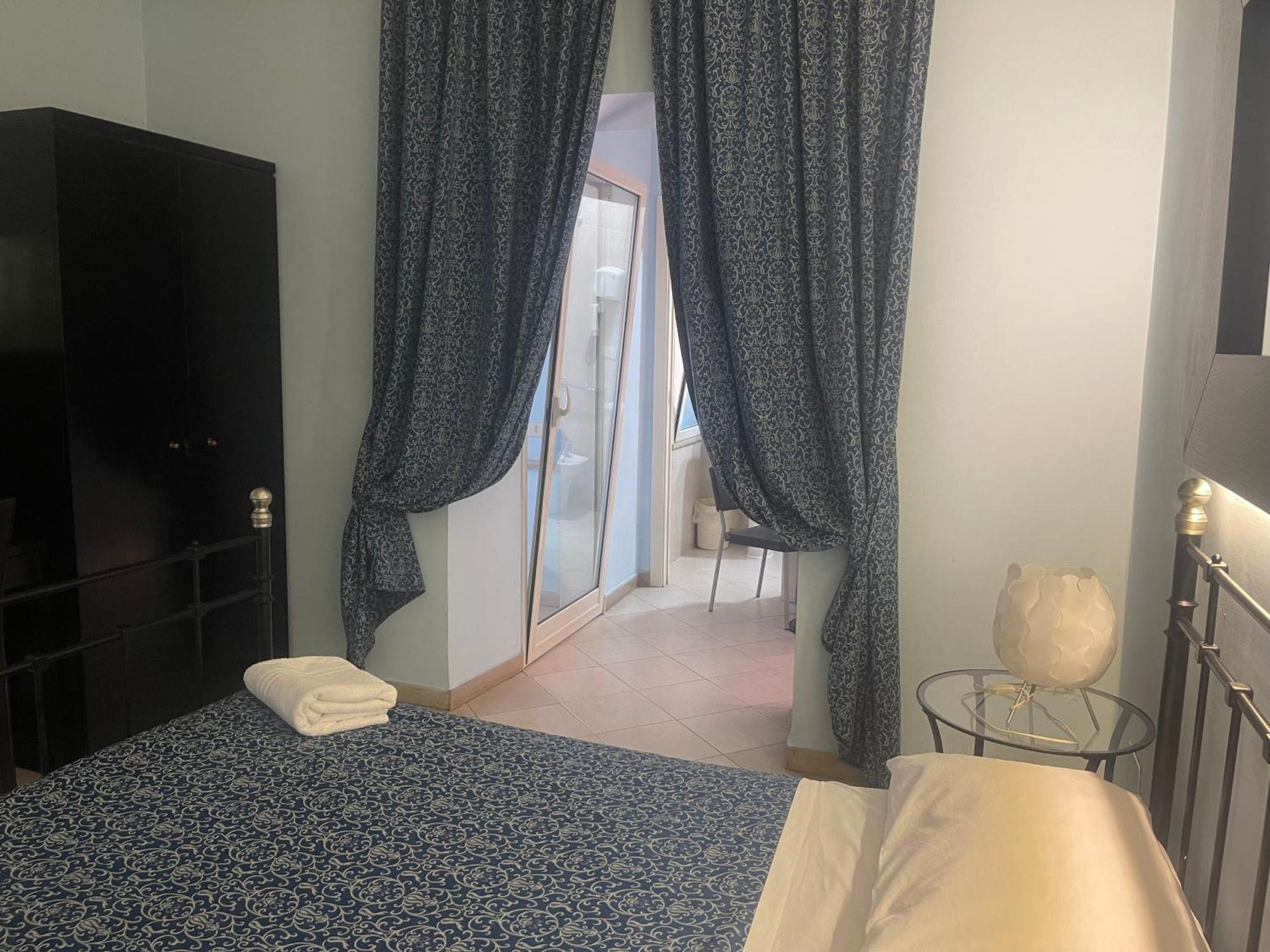 Queen Room Garden View