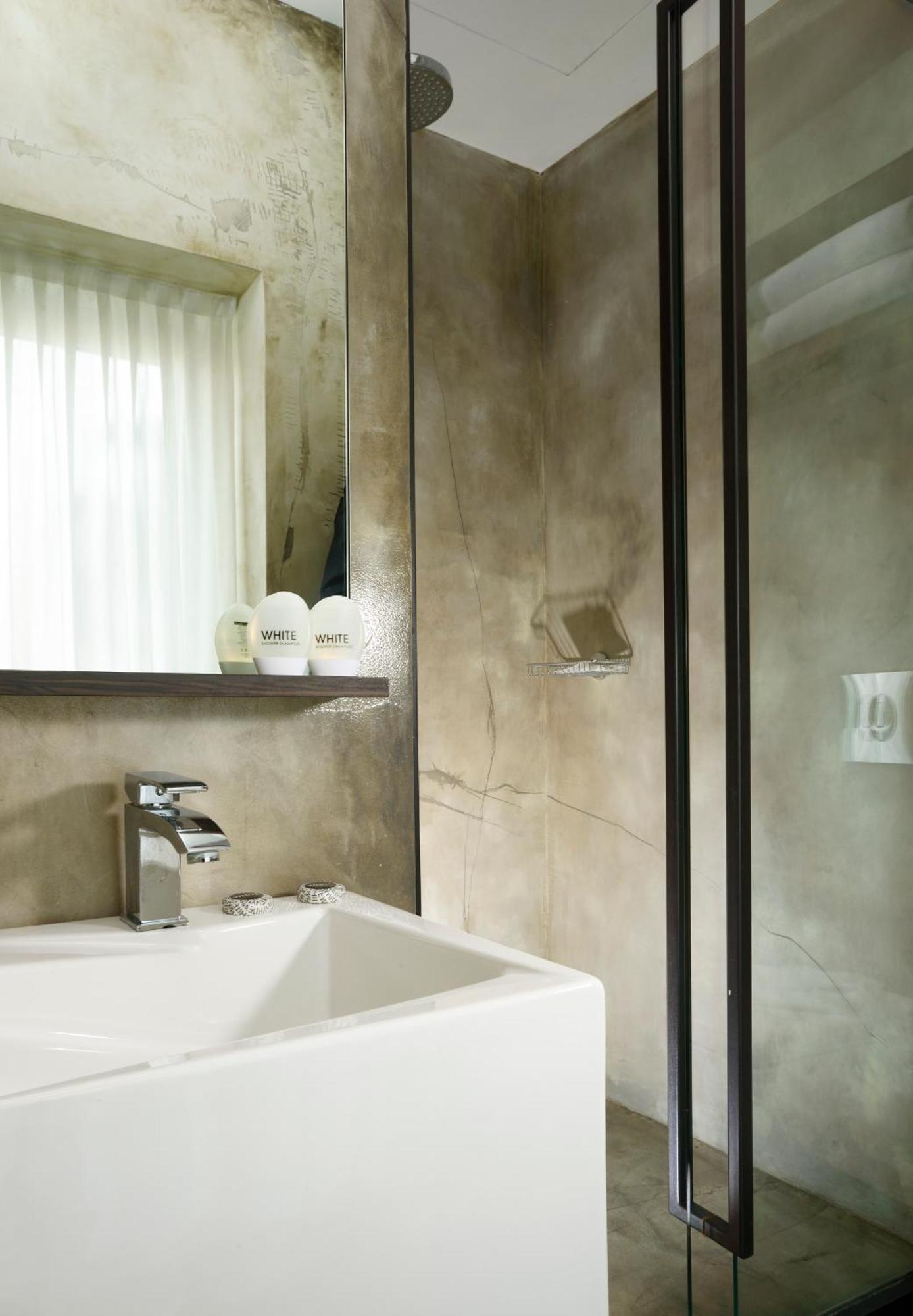 Suite with Spa Bath,160872711:JPEG