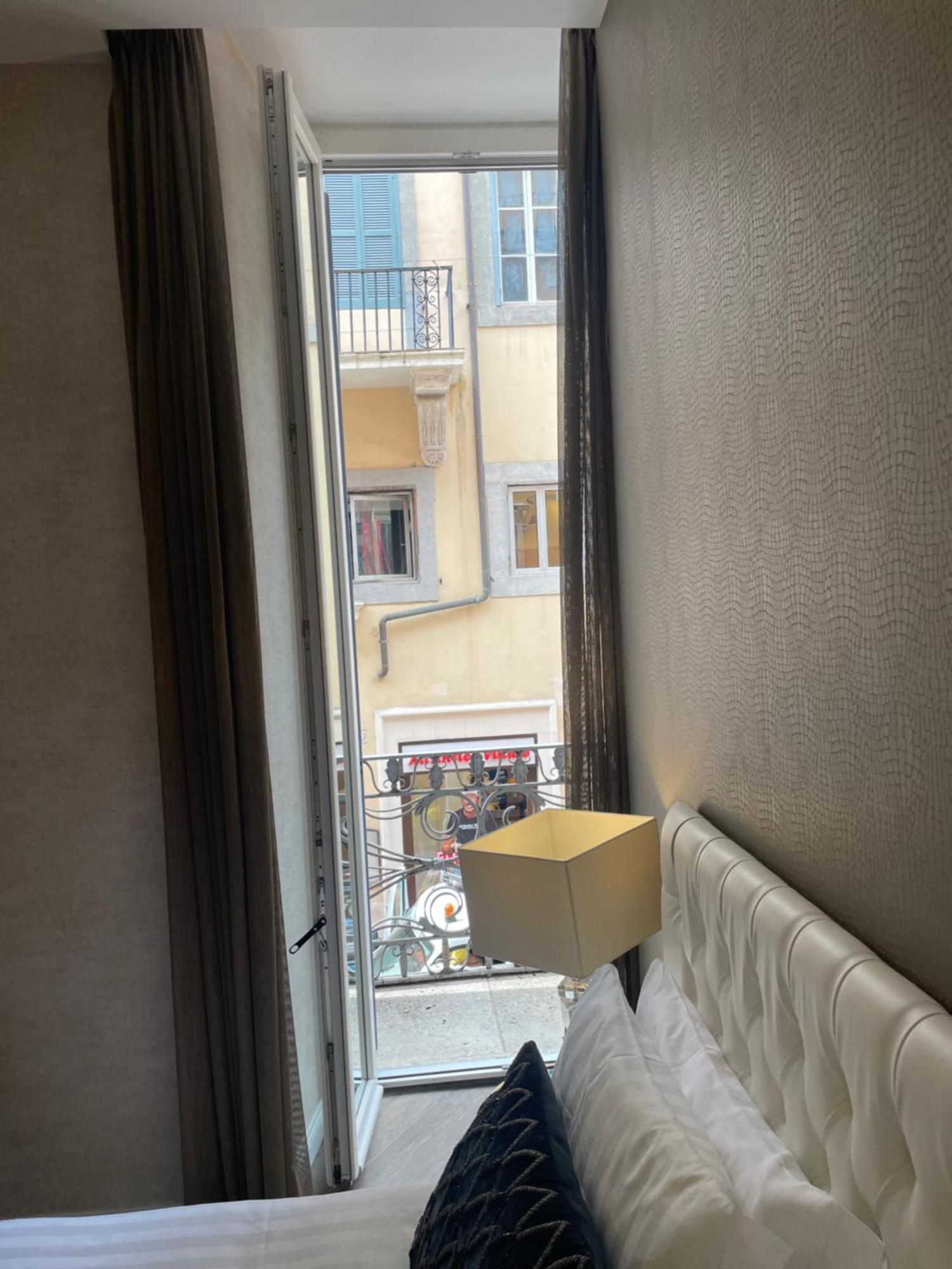 Superior Double Room-Via del Corso balcony