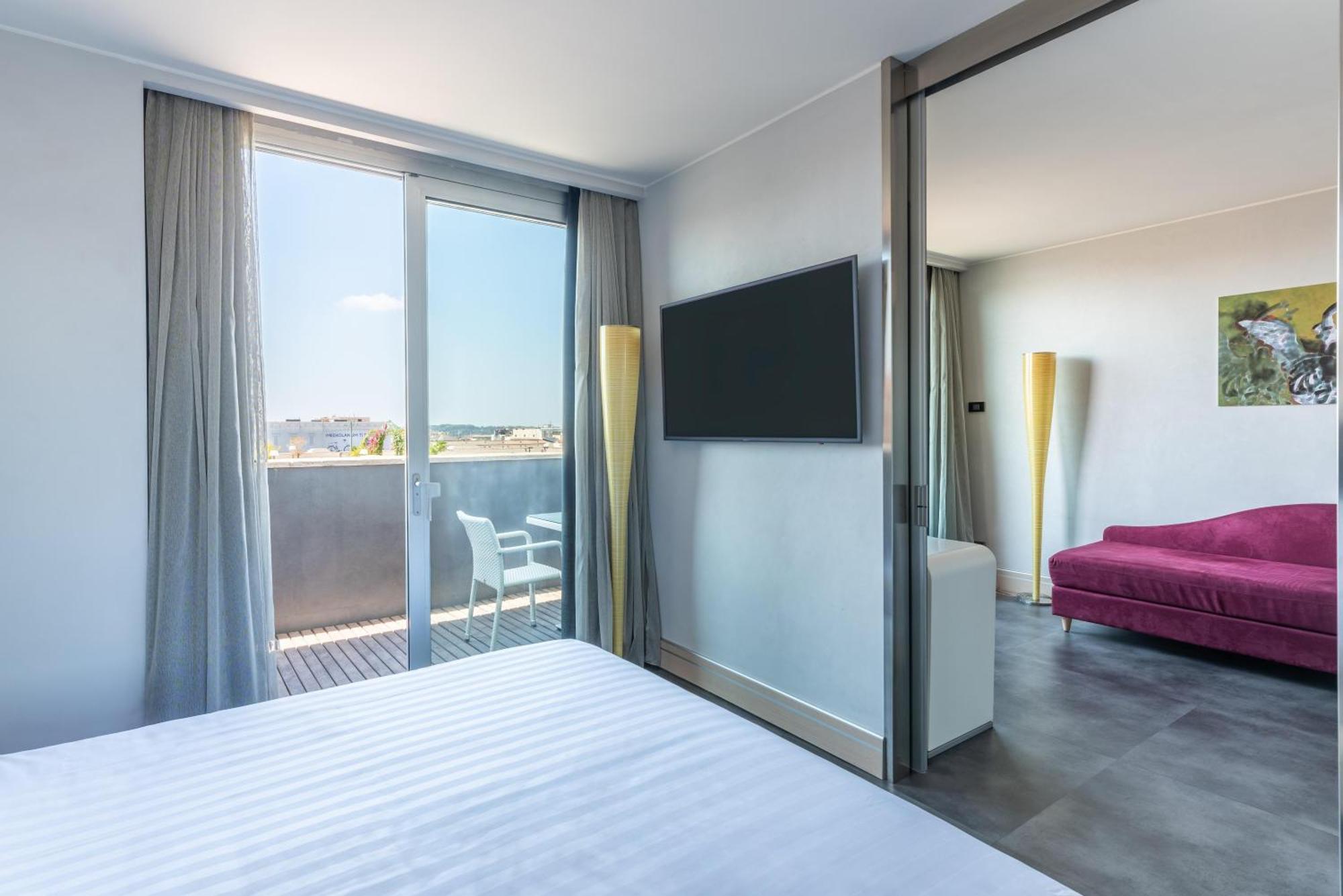Junior King Suite Terrace City View