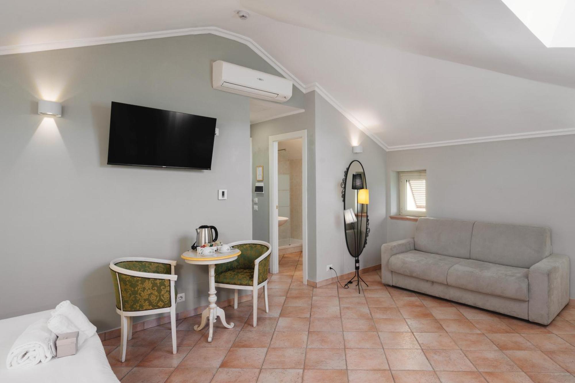 Triple Room