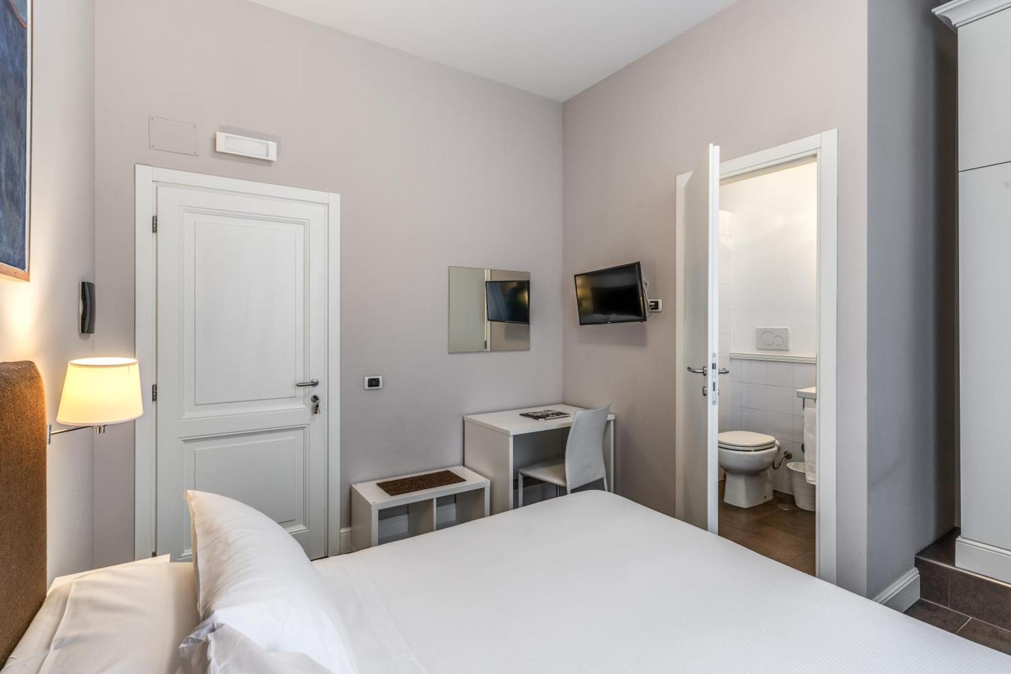 Deluxe Room,1632288677:JPEG