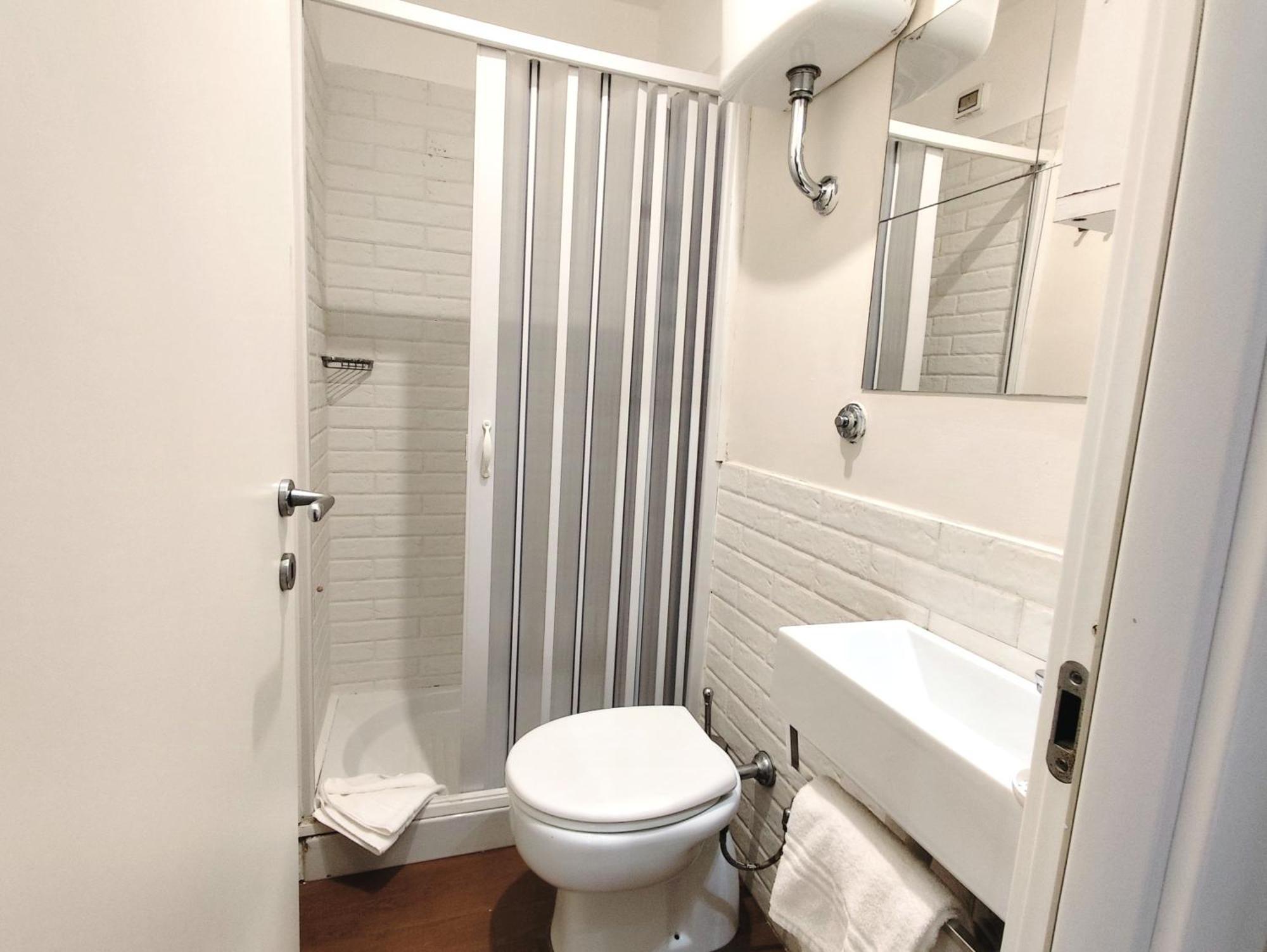 Single Room Bathroom