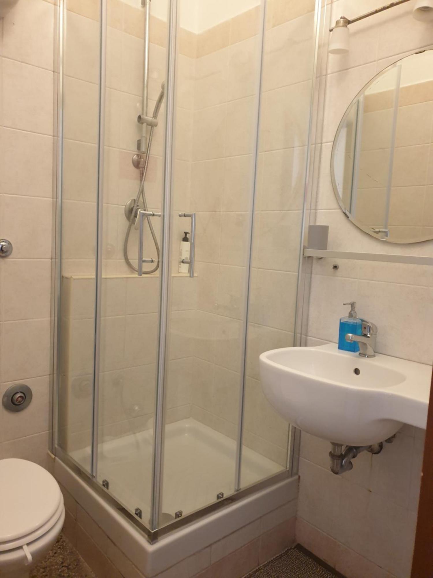 Single Room Bathroom