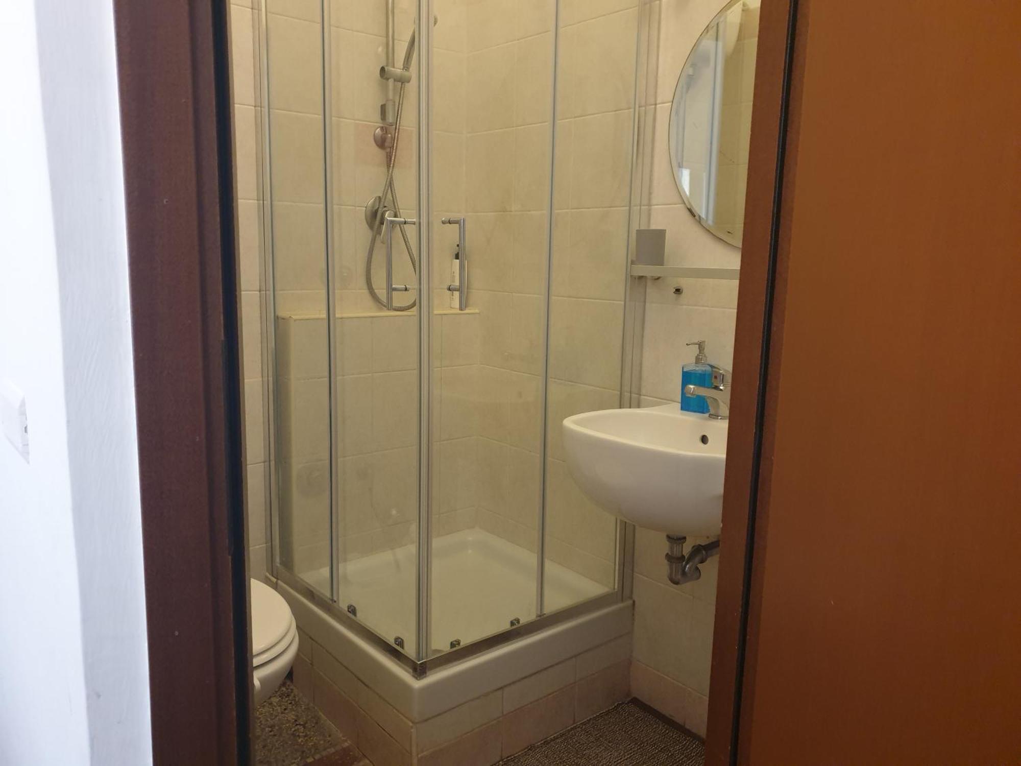 Single Room Bathroom