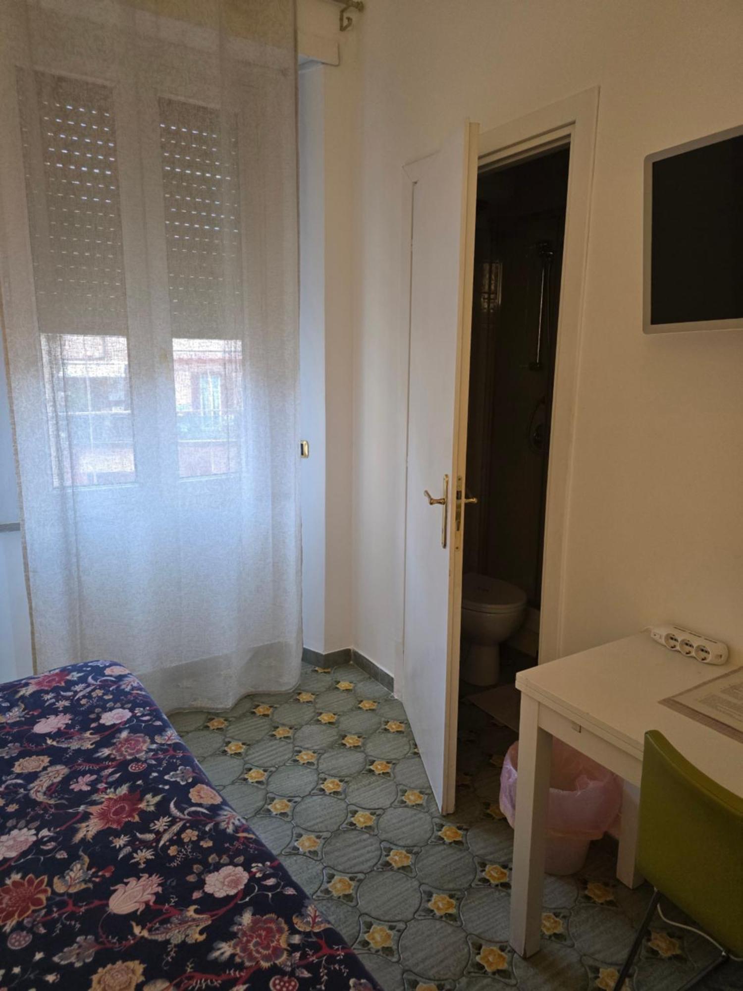 Double Room Private Bathroom