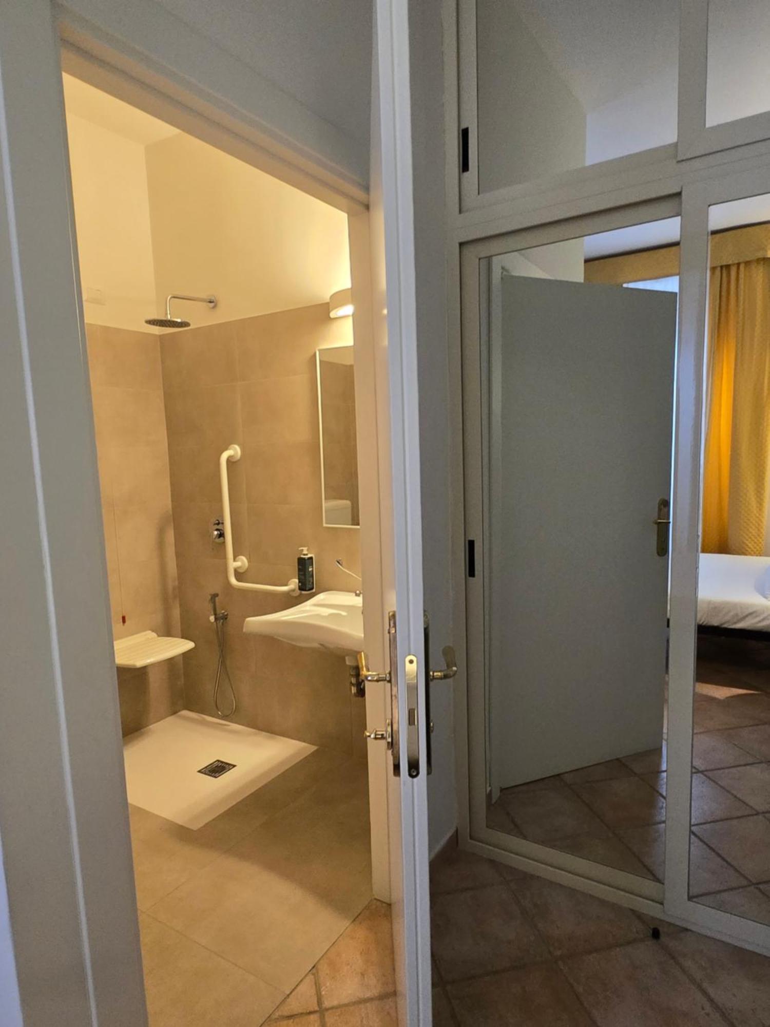 Double or Twin Room Disability Access