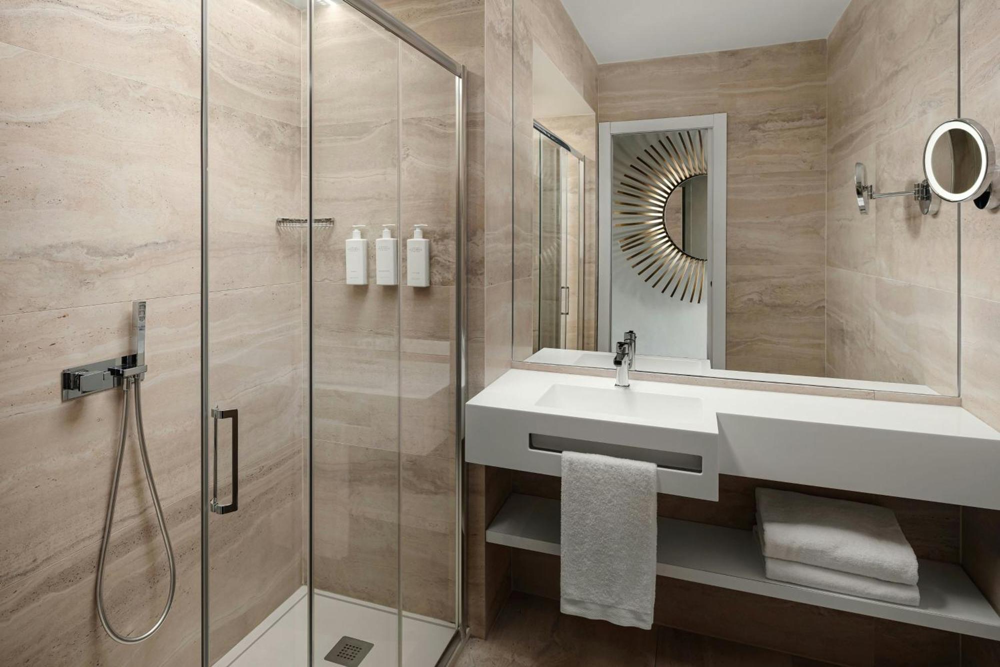 Executive Deluxe King Room City View