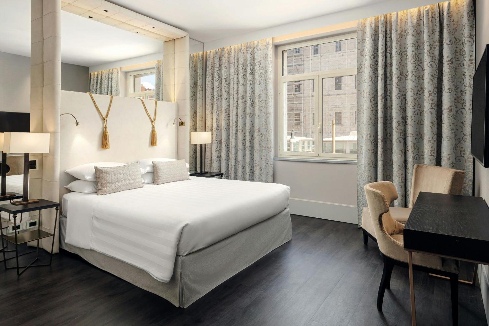 Deluxe King Room Urban View