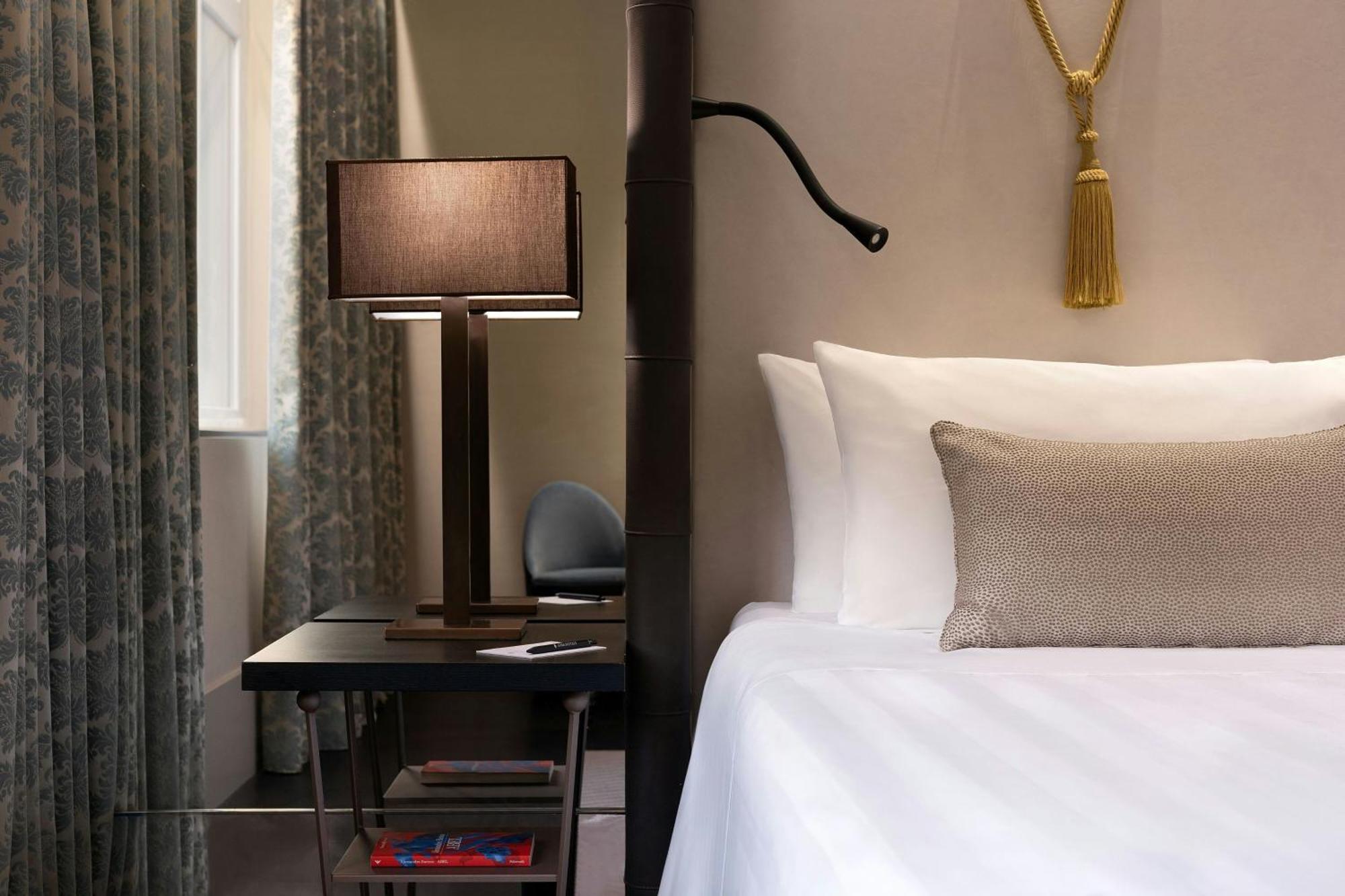 Superior King Room Urban View