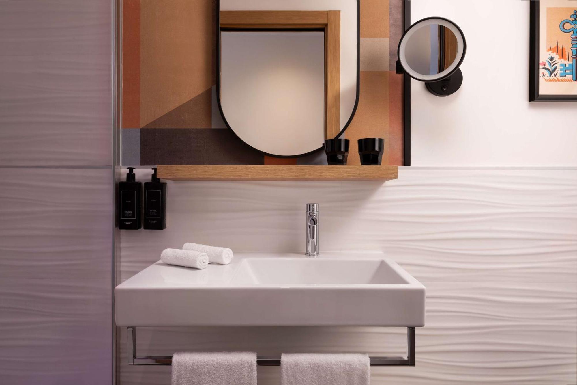 Deluxe King Room,1651163640:JPEG