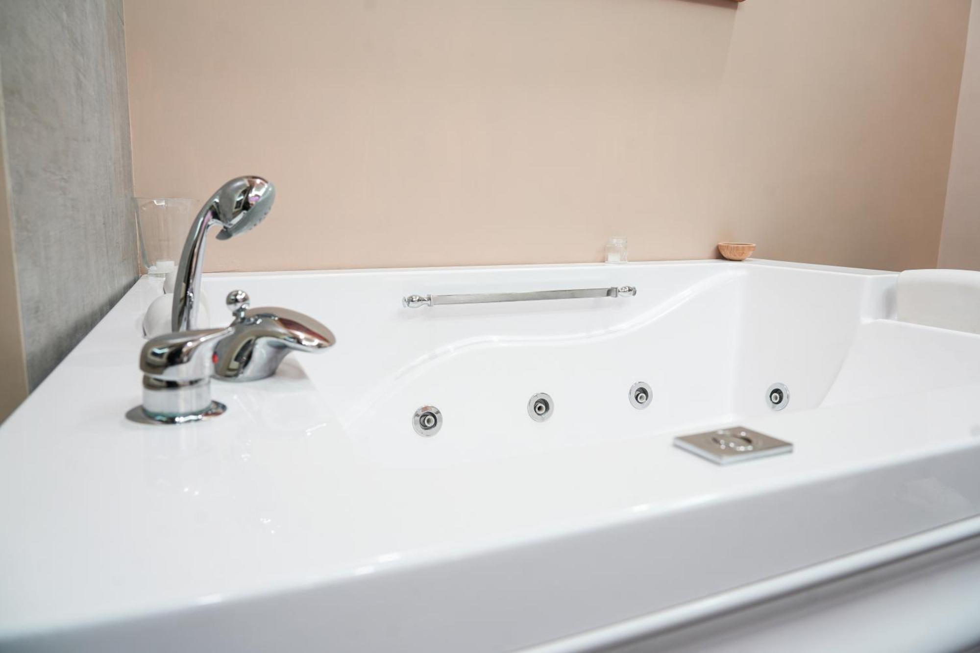 Deluxe King Suite,1651200273:JPEG