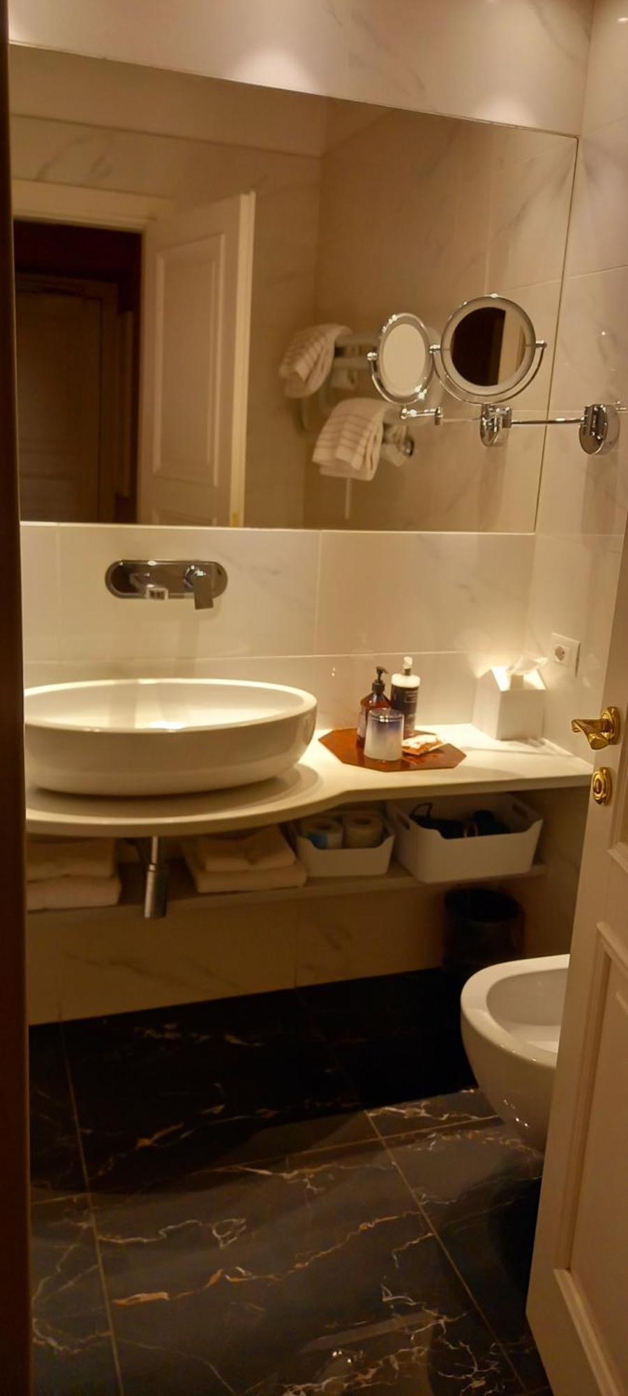 Superior King Room City View