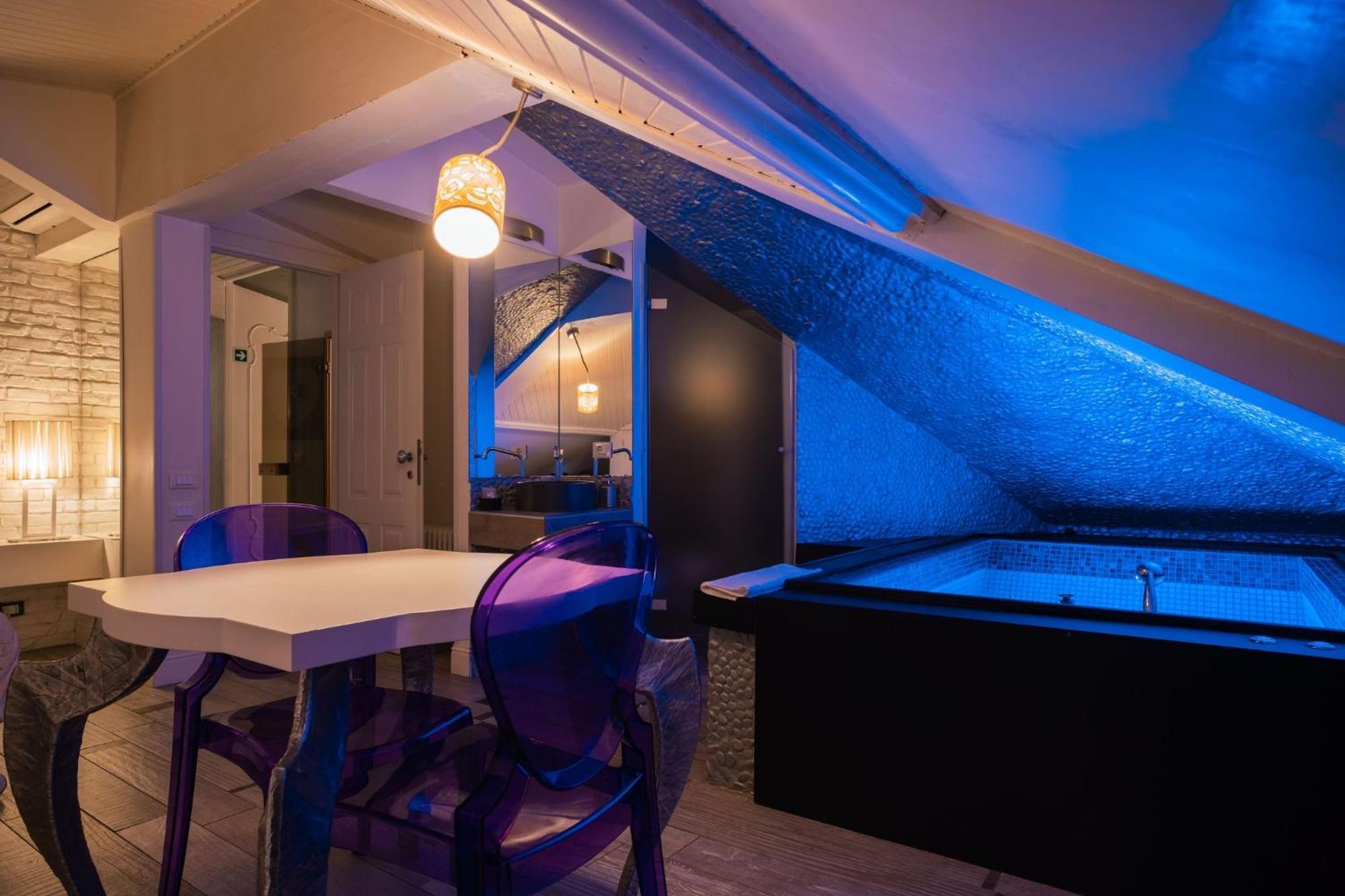 King Room with Spa Bath