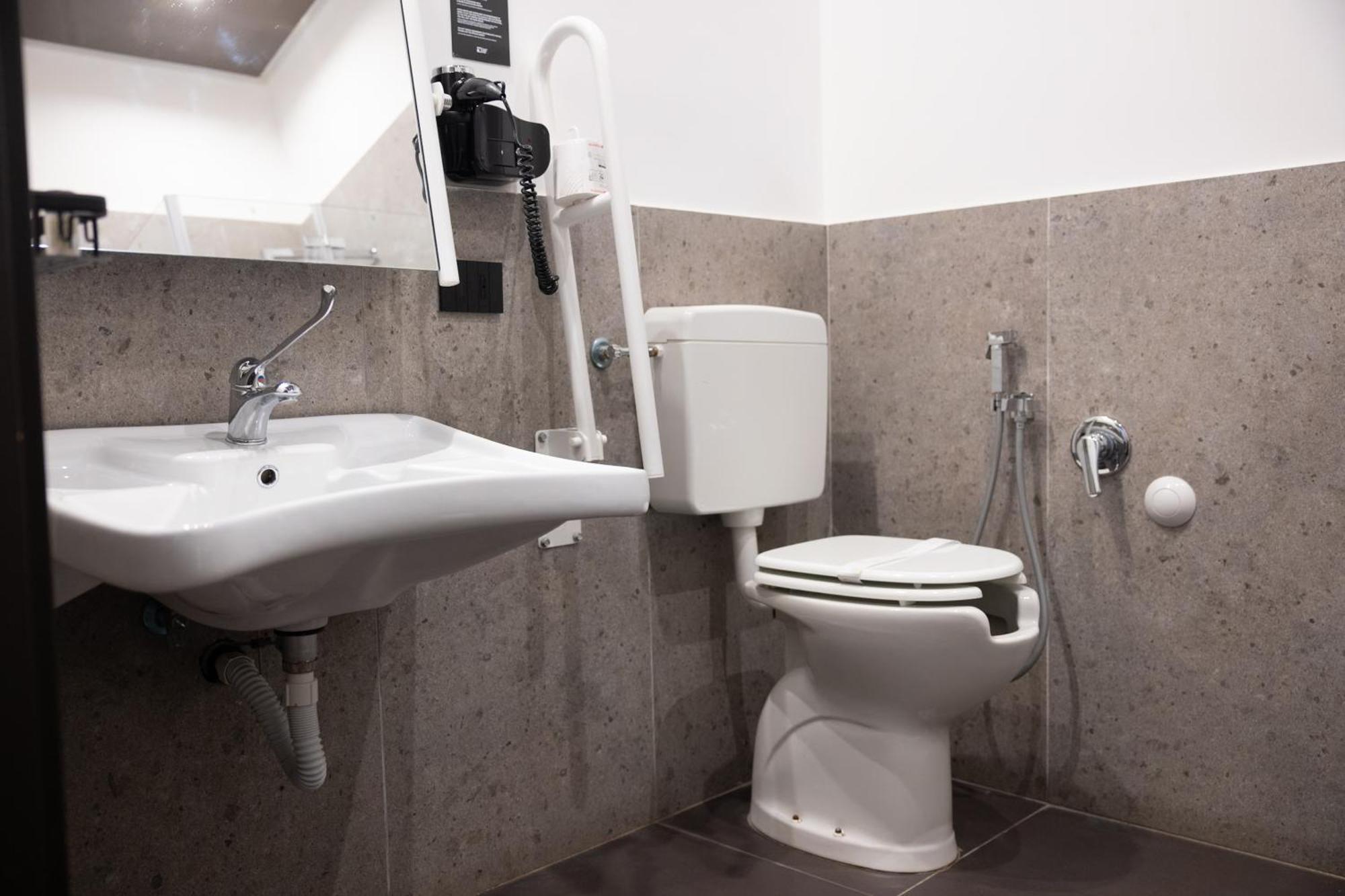 Double or Twin Room - Disability Access