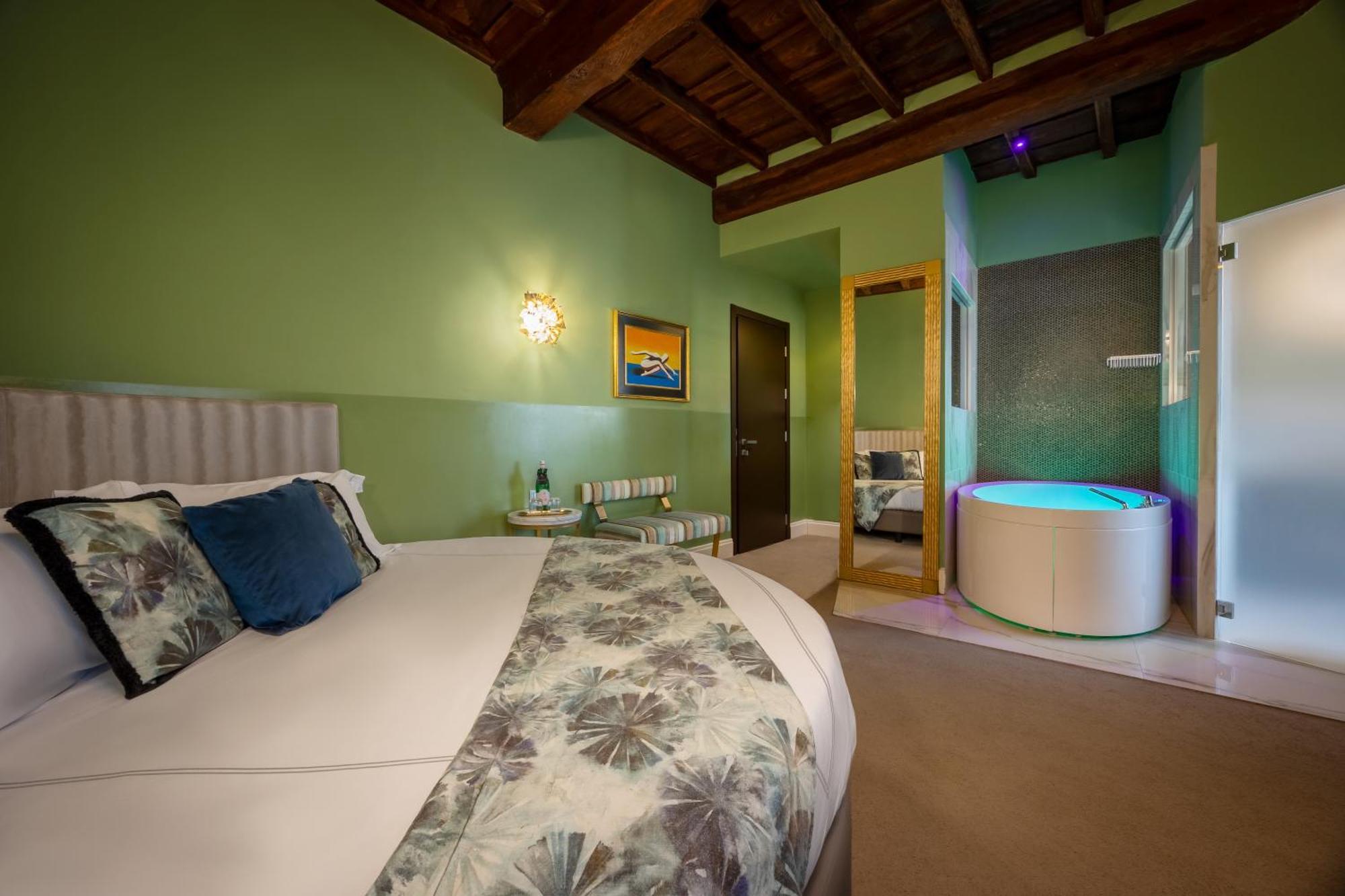Junior Suite Hot Tub