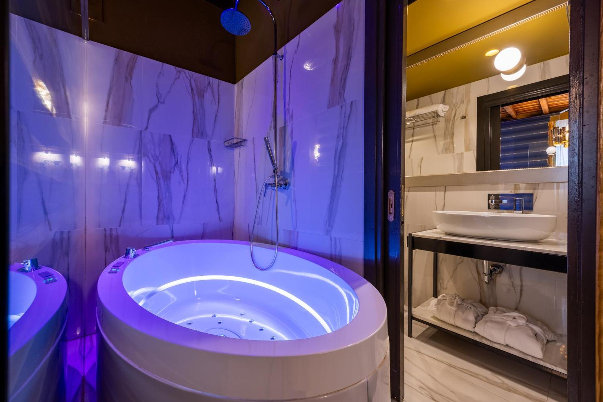 Junior Suite Hot Tub