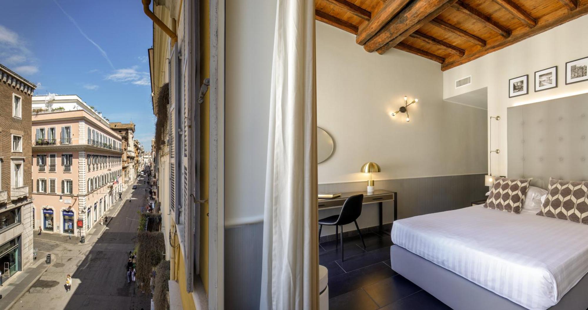 Superior Double Room Via del Corso 81