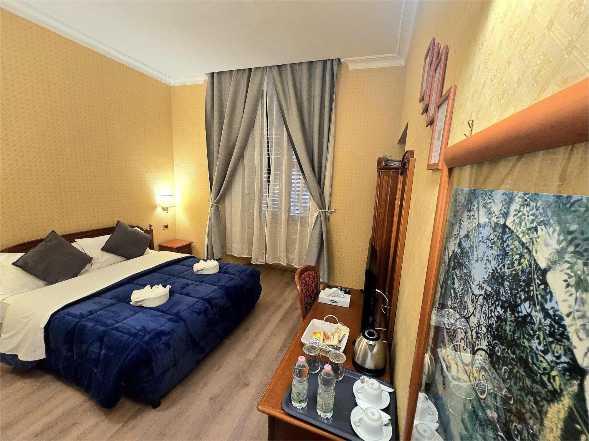 Double Room Private Bathroom