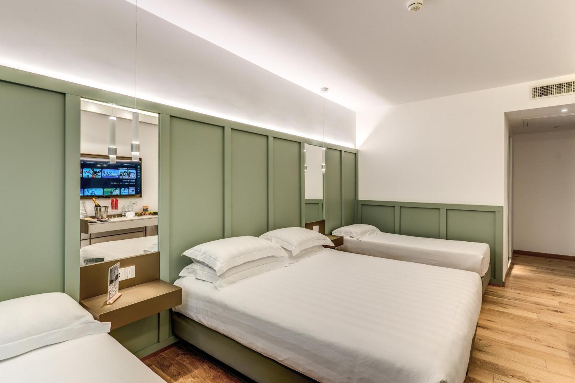 Deluxe Quadruple Room