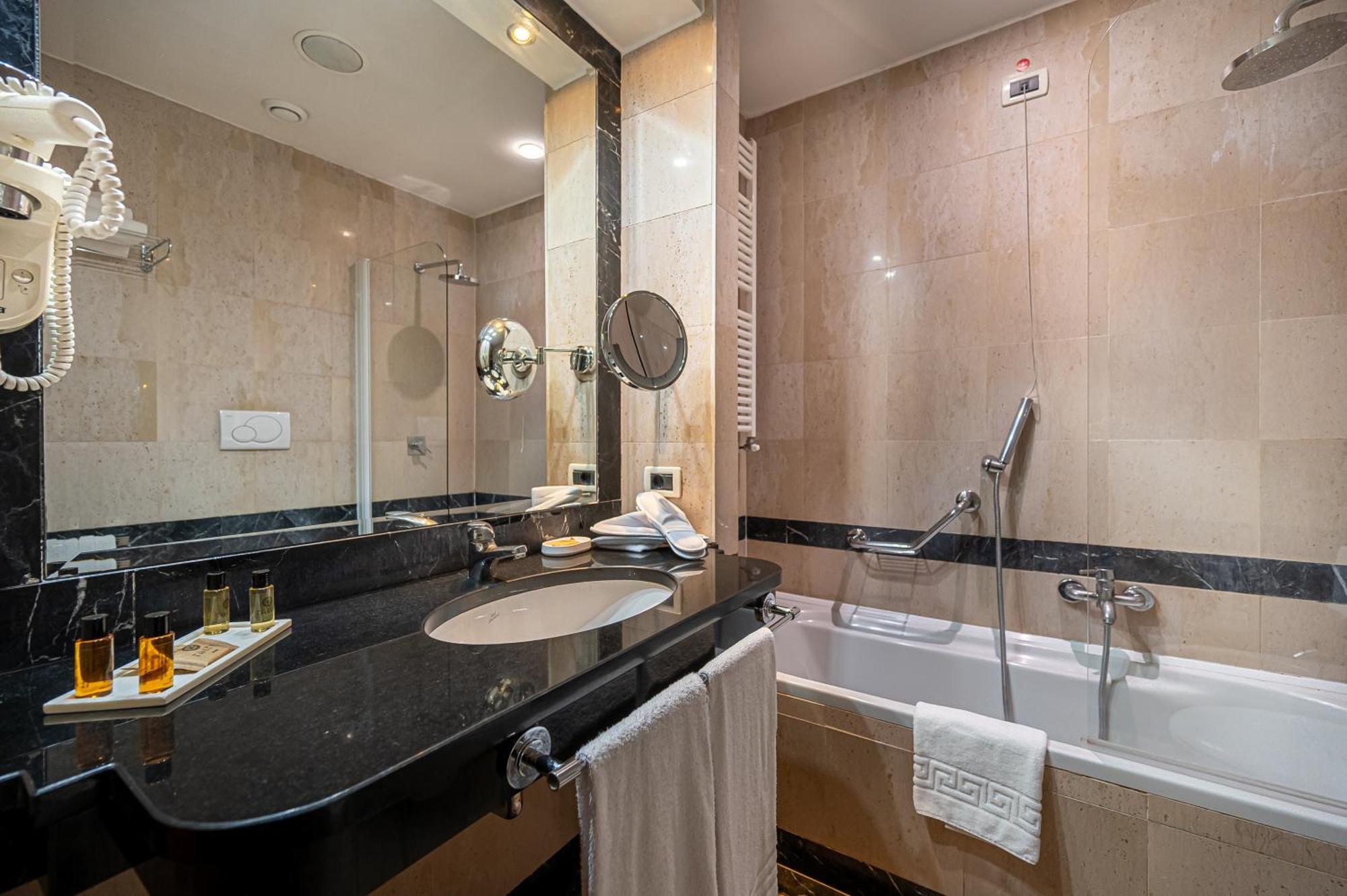 Classic Double or Twin Room Pet Friendly,1758529795:JPEG