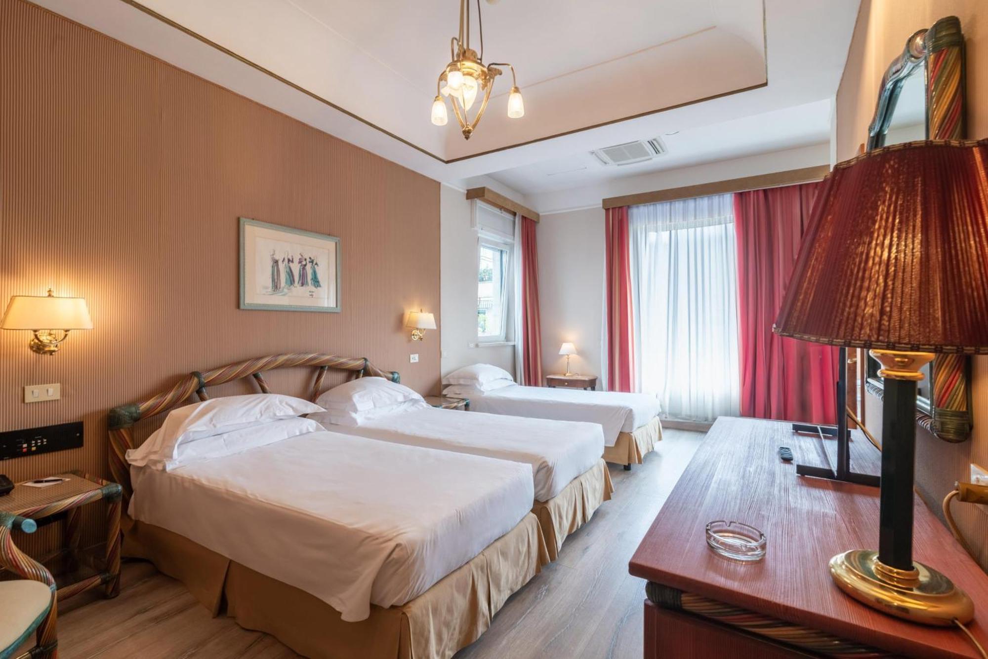 Classic Triple Room Three Single Beds