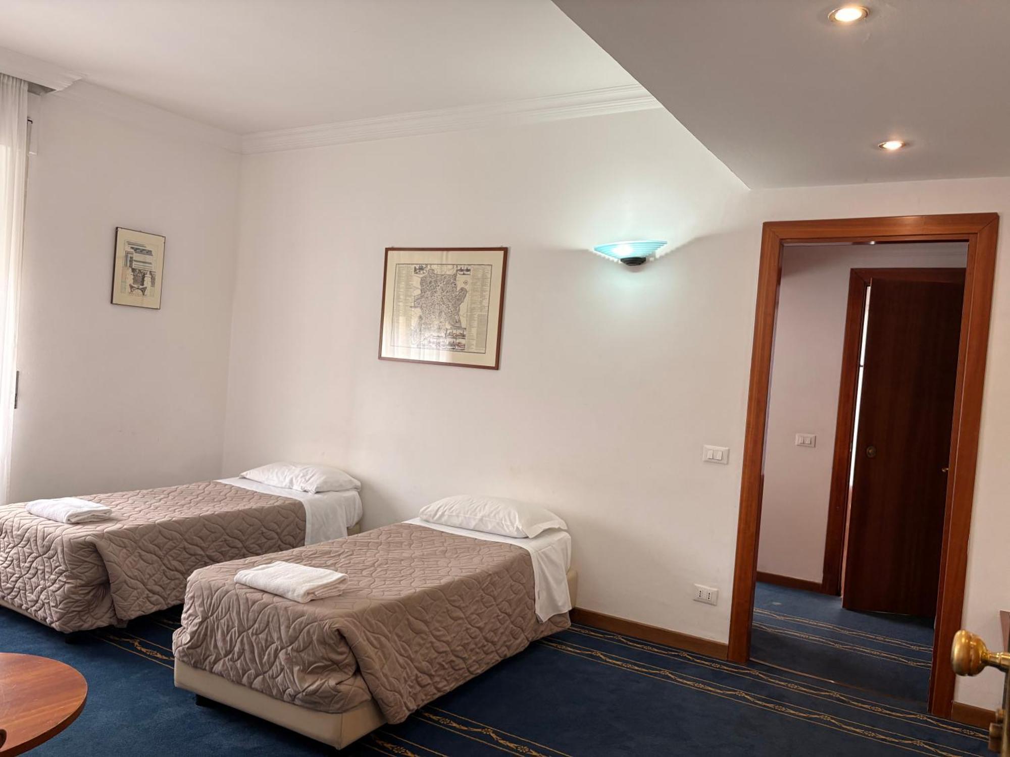 Single Suite Two Single Beds Living room