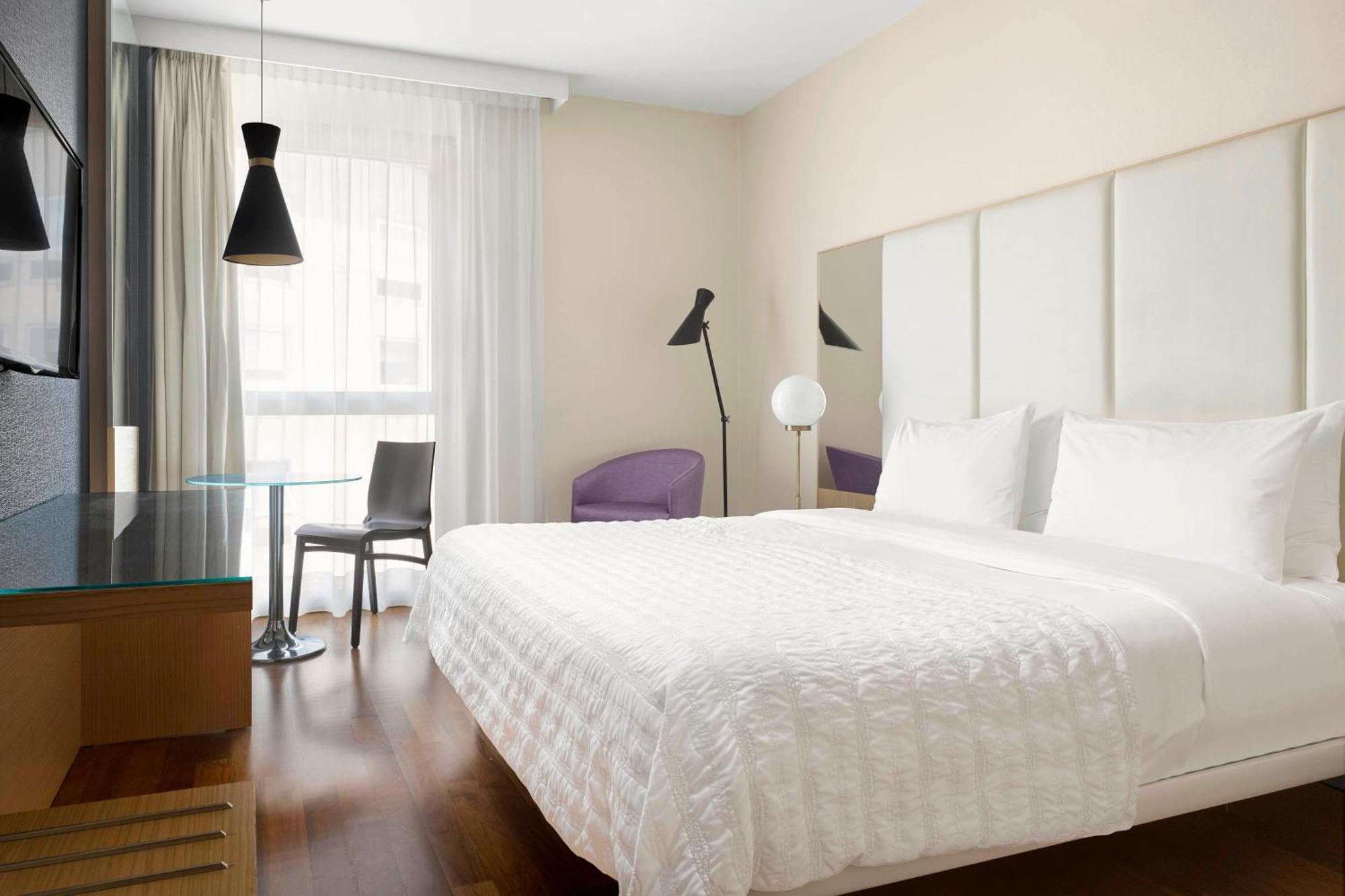 Executive Double Room Larger Guest room 1 King City view