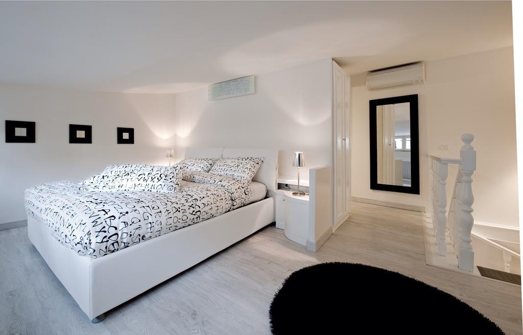 One-Bedroom Apartment Split Level,776122774:JPEG
